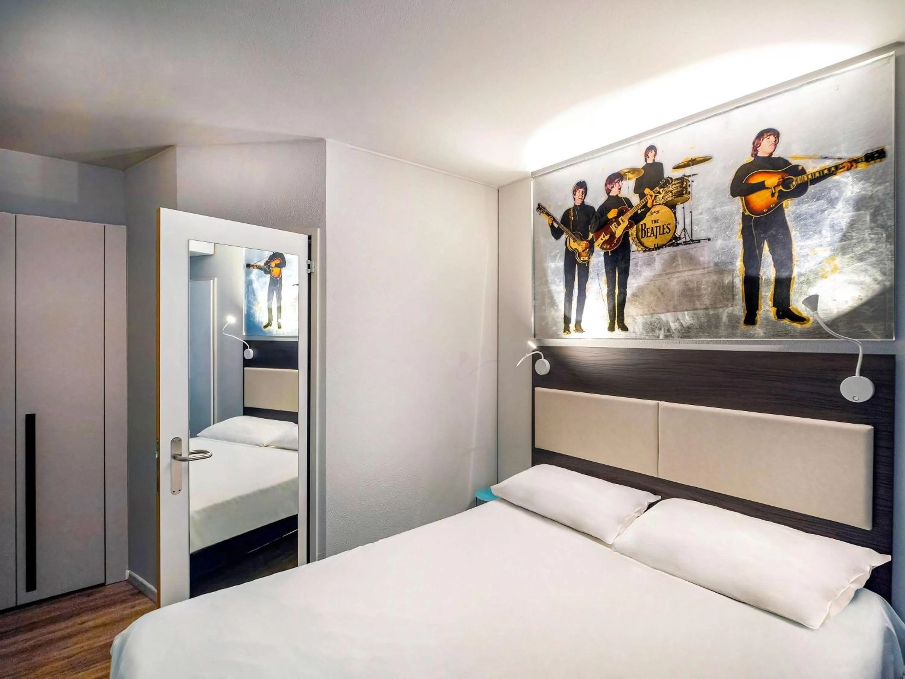 Bedroom, Bed in ibis Locarno