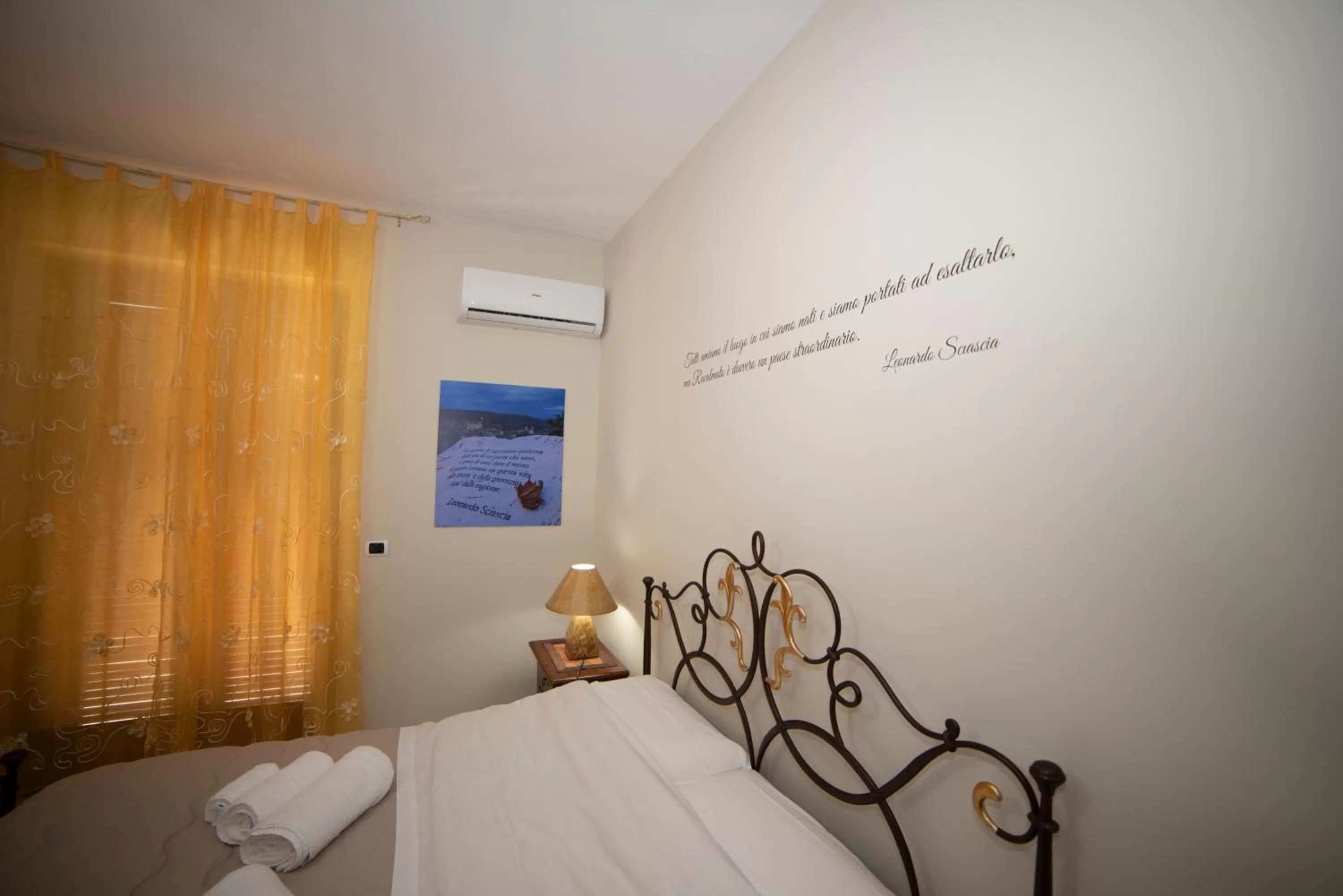 Photo of the whole room, Bed in B&B La Terrazza Degli Scrittori