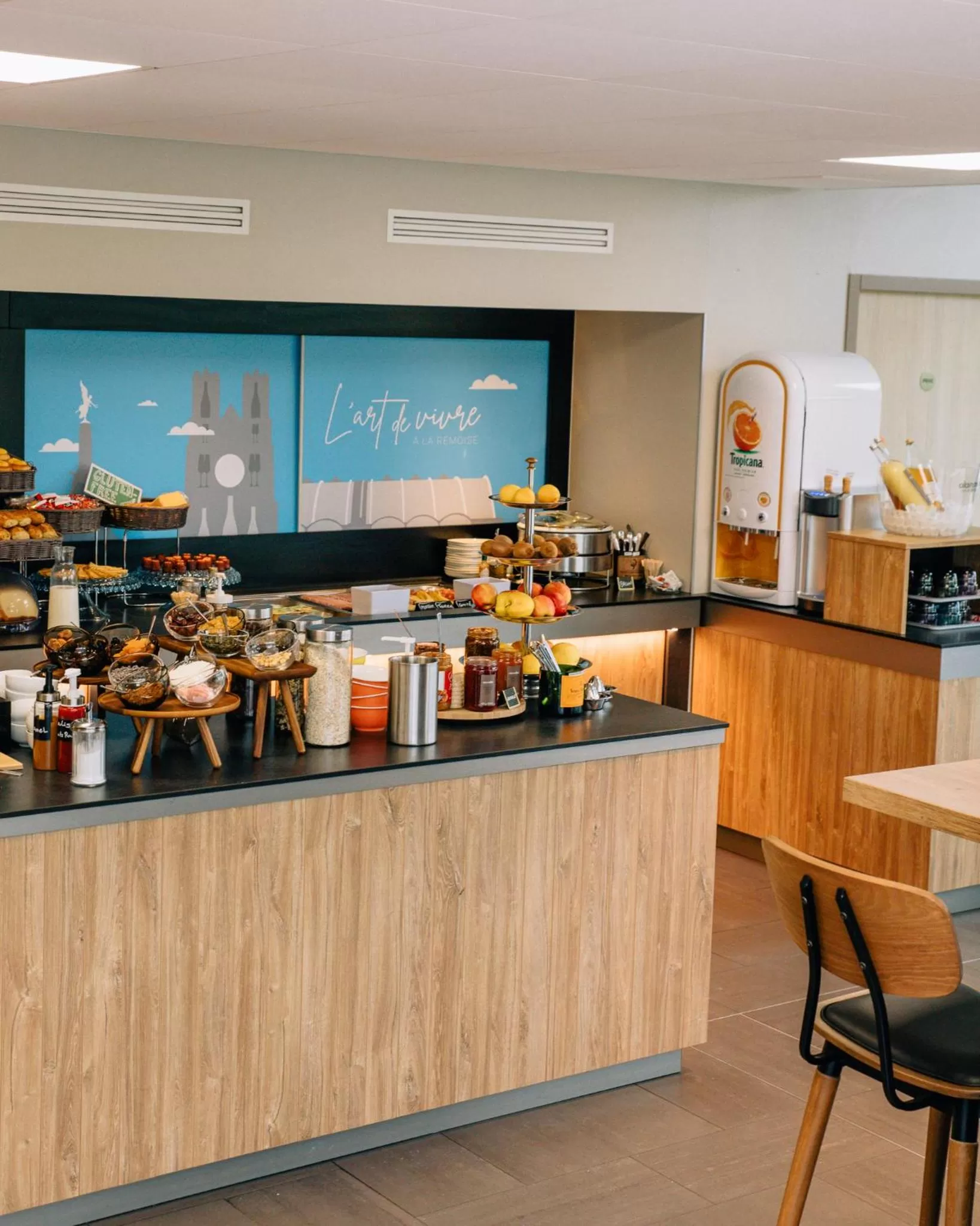 Food and drinks in Hôtel Akena Reims Bezannes