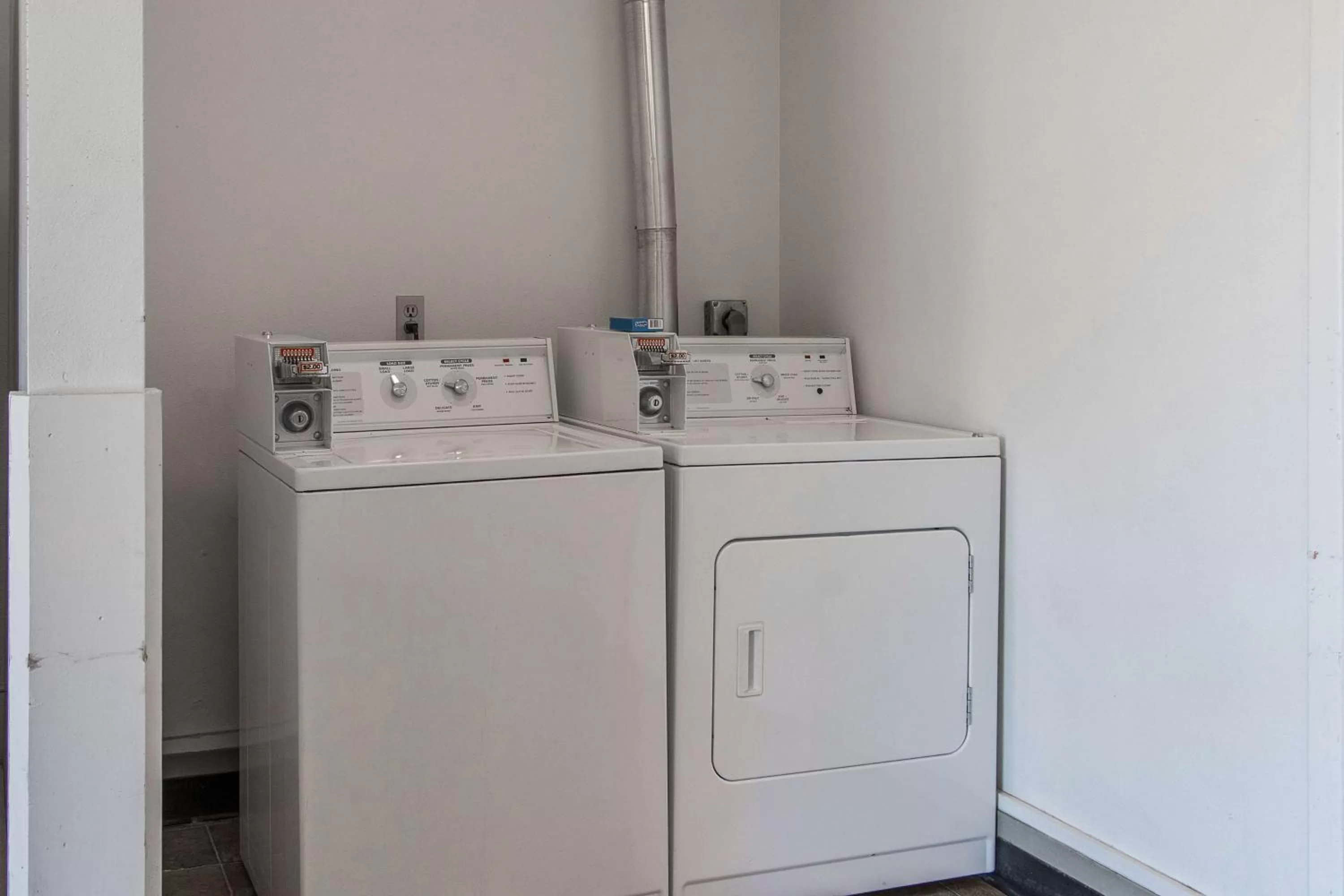 laundry in Motel 6-Madras, OR