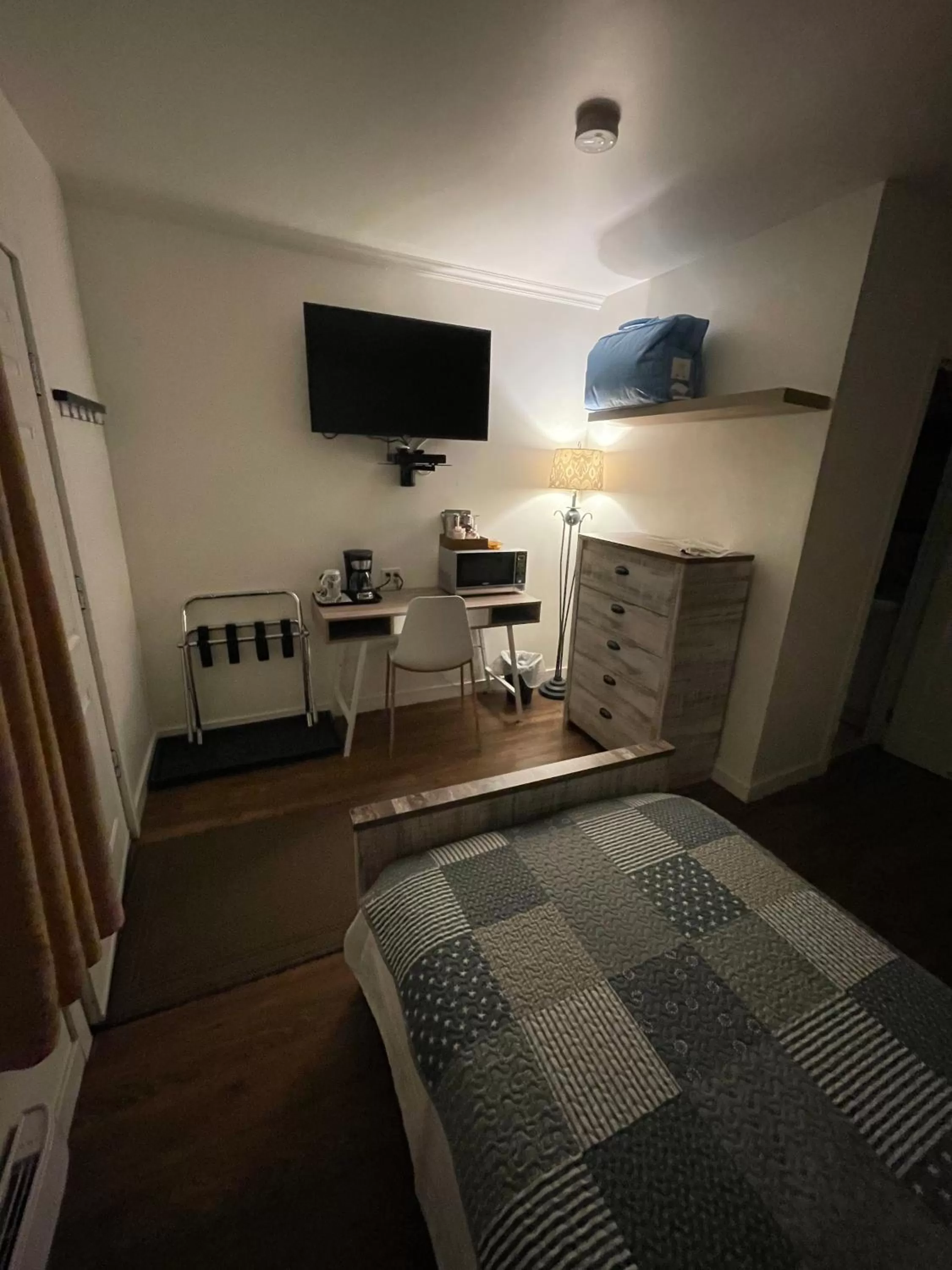 TV and multimedia, Bed in Sunset Motel