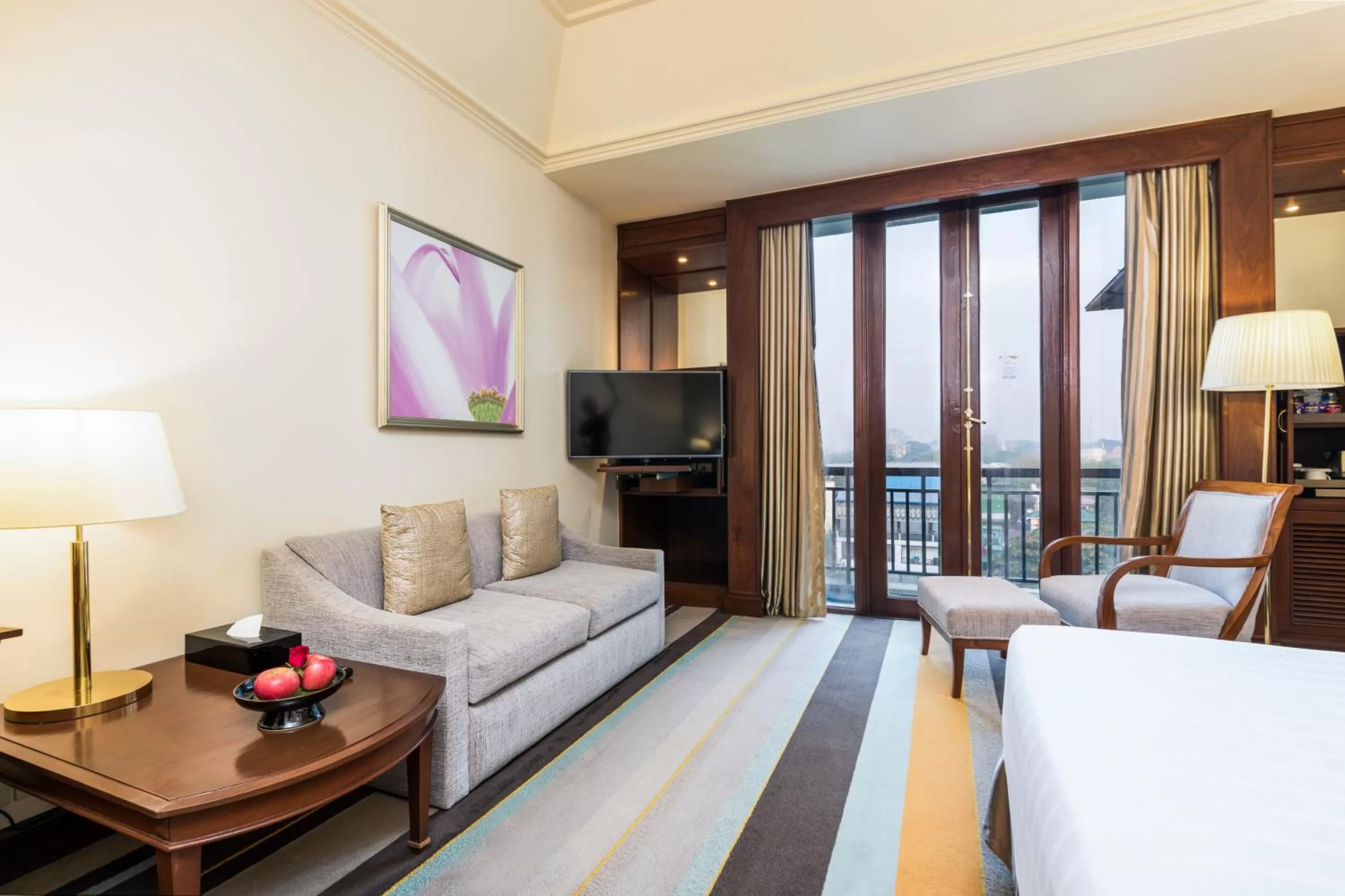 TV and multimedia, Bed in Chatrium Hotel Royal Lake Yangon