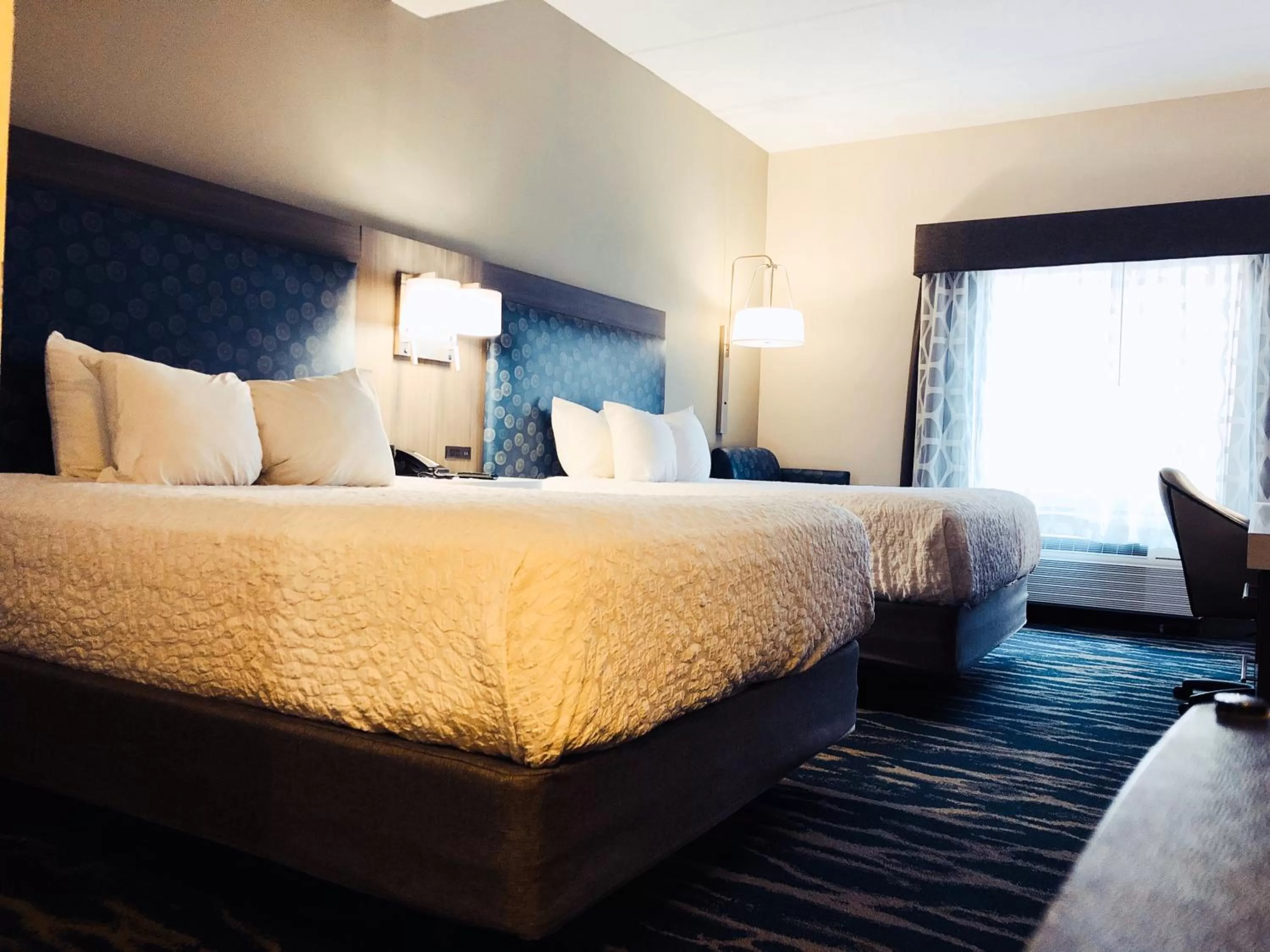 Bed in Comfort Inn & Suites Greenville Near East Carolina University