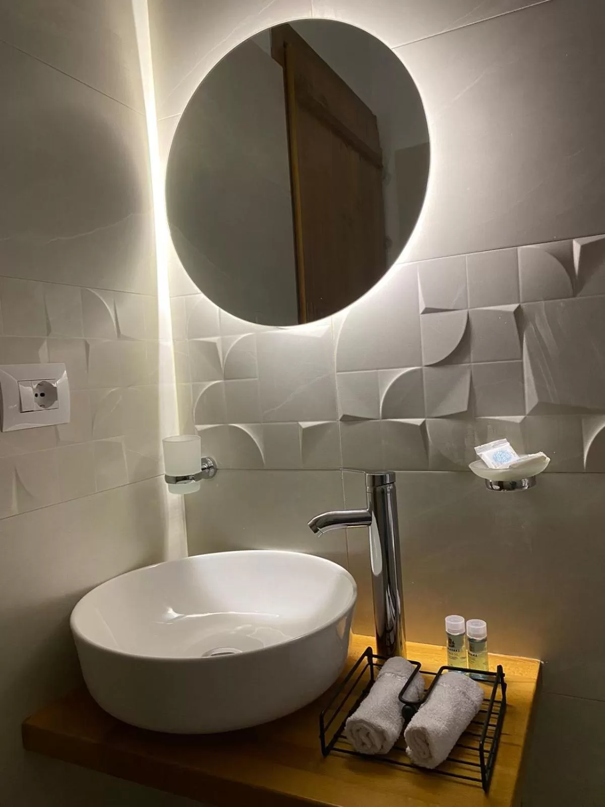 Bathroom in Porta7 Hotel