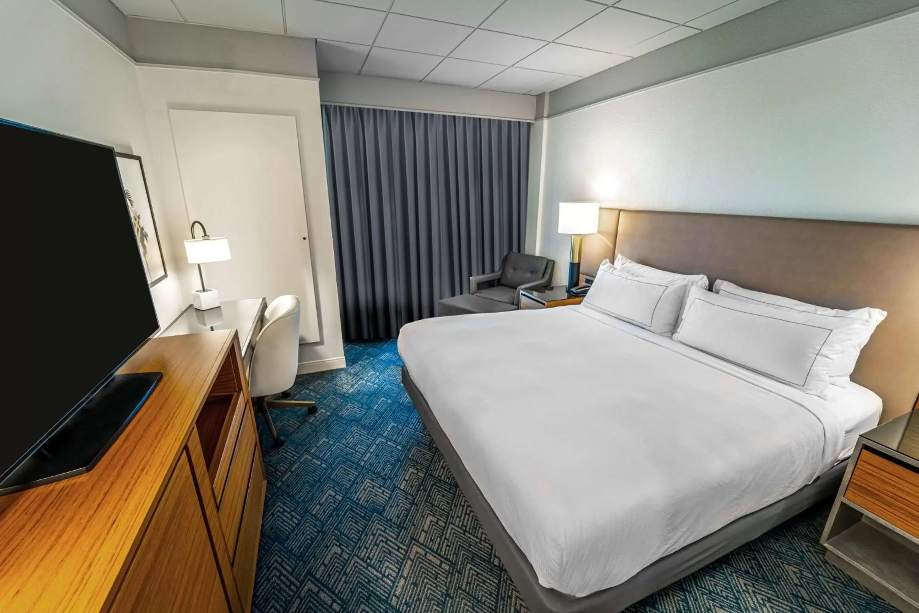 King Room with Patio - Non-smoking in DoubleTree by Hilton Tampa Rocky Point Waterfront King Room with Patio - Non-smoking in DoubleTree by Hilton Tampa Rocky Point Waterfront