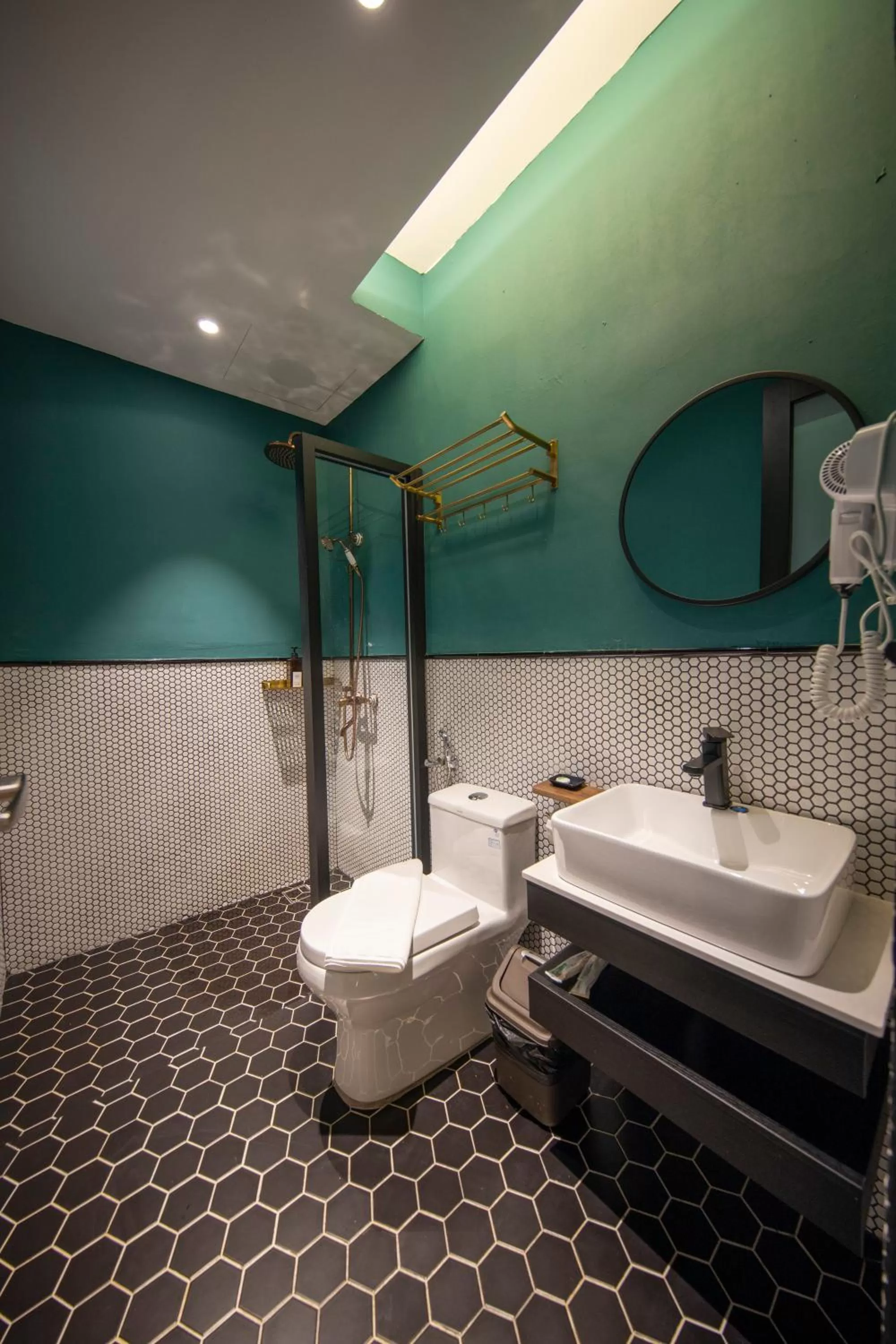 Bathroom in Carnarvon Suites