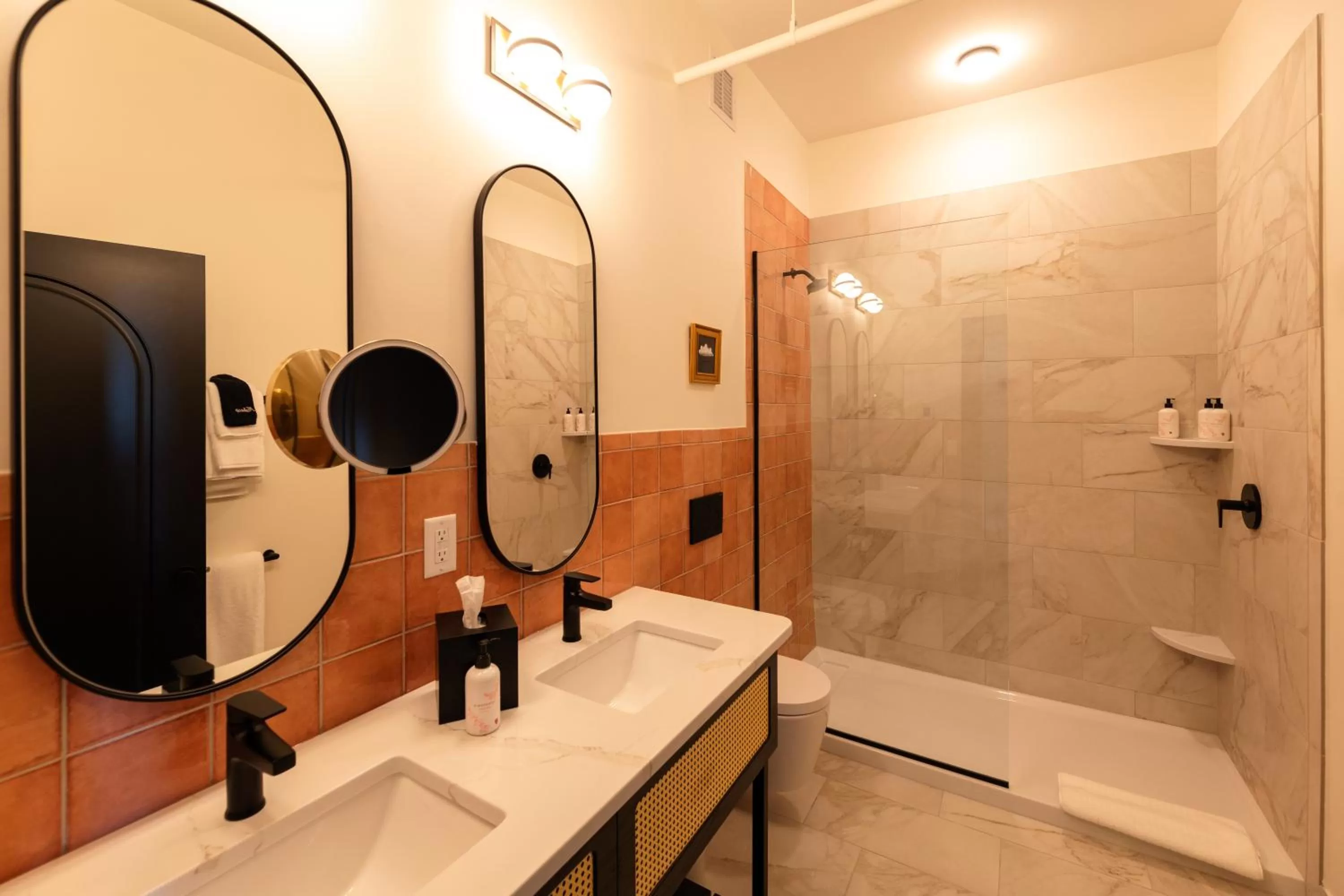 Shower in Hotel Thaxter