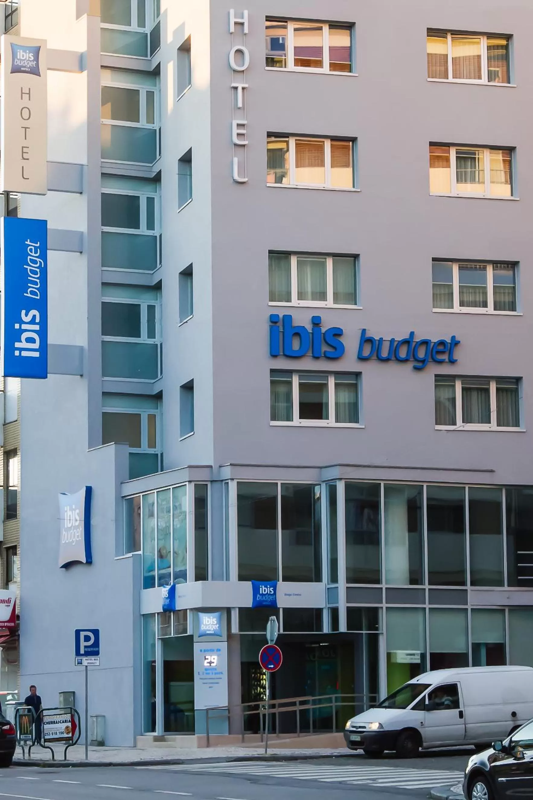 Facade/entrance in Ibis Budget Braga Centro