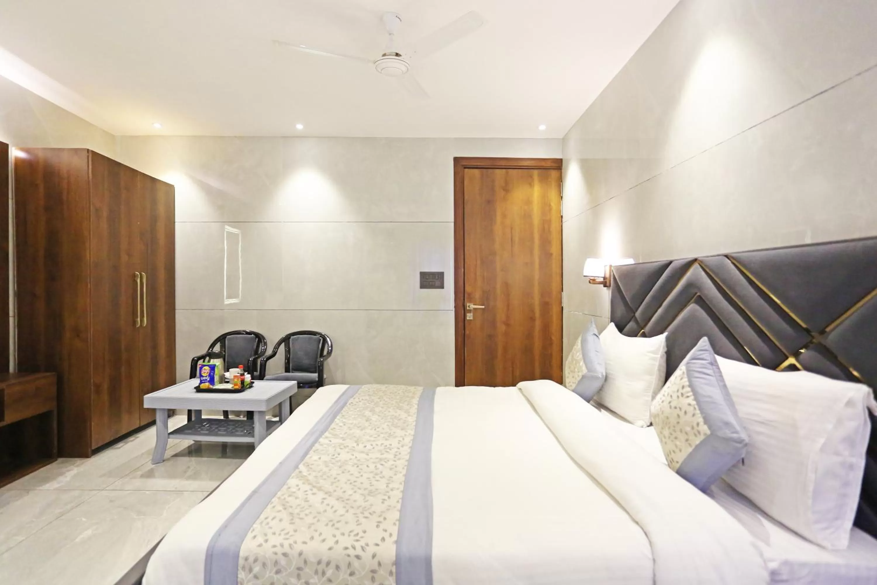 Bed in Frankstay By Hotel Preet in 05 mints walking Distance Nizamuddin Railway Station