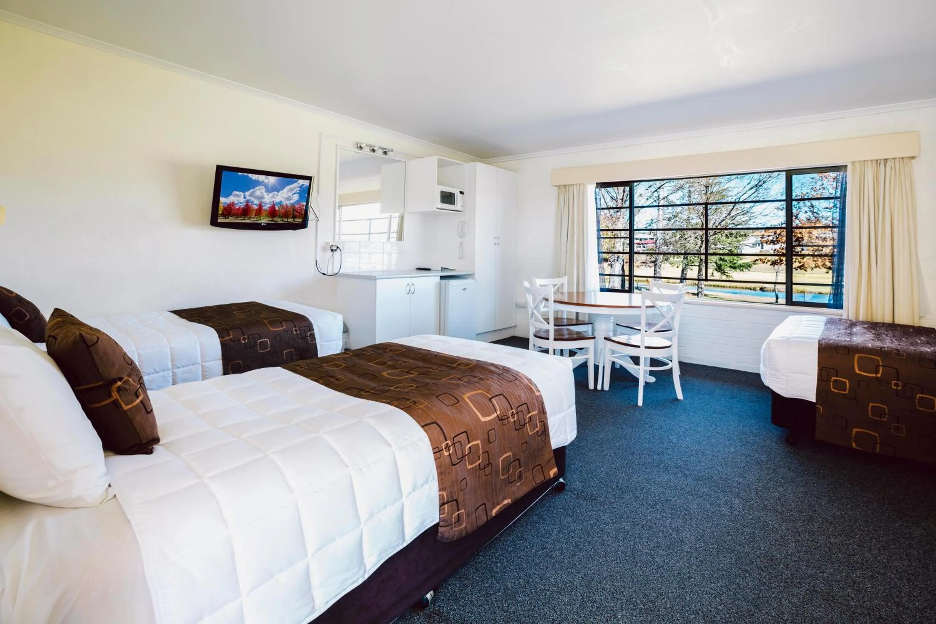 Bed in Boulevard Motel