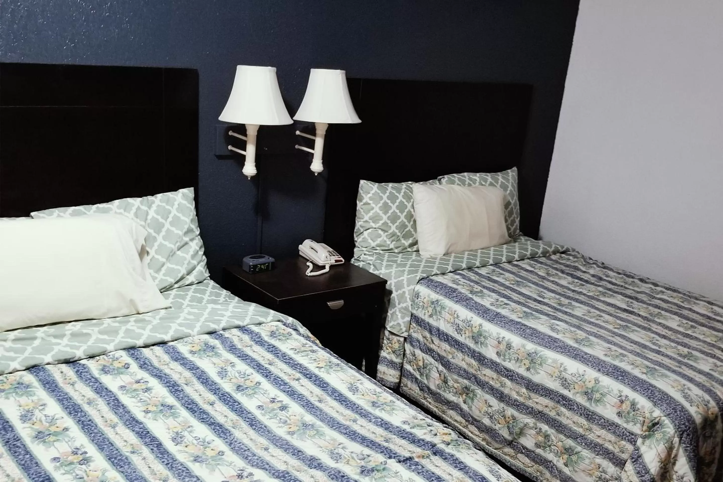 Bed in Sky-Palace Inn & Suites Hutchinson