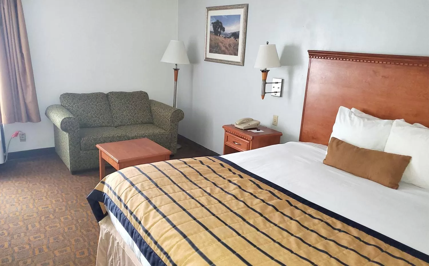 Bed in Coratel Inn & Suites by Jasper New Braunfels IH-35 EXT 189