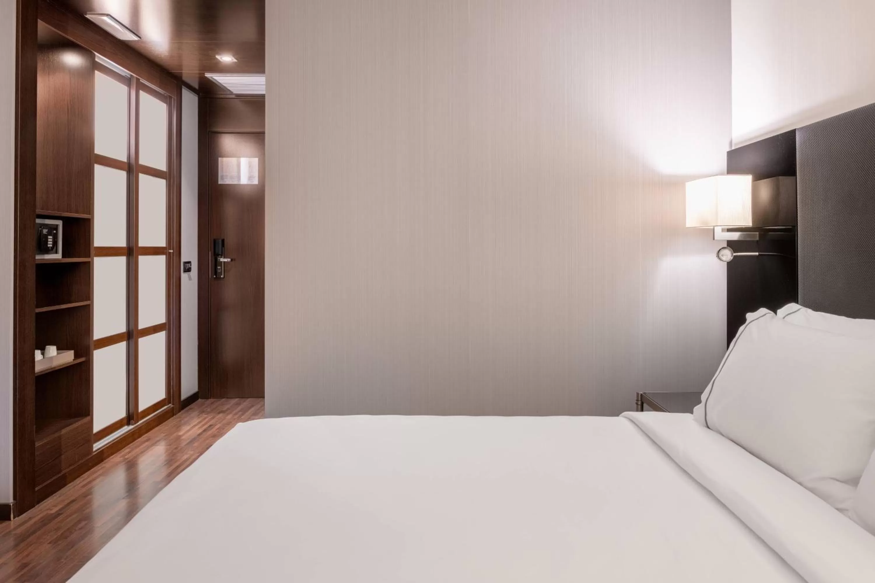 Photo of the whole room, Bed in AC Hotel Palacio Universal by Marriott