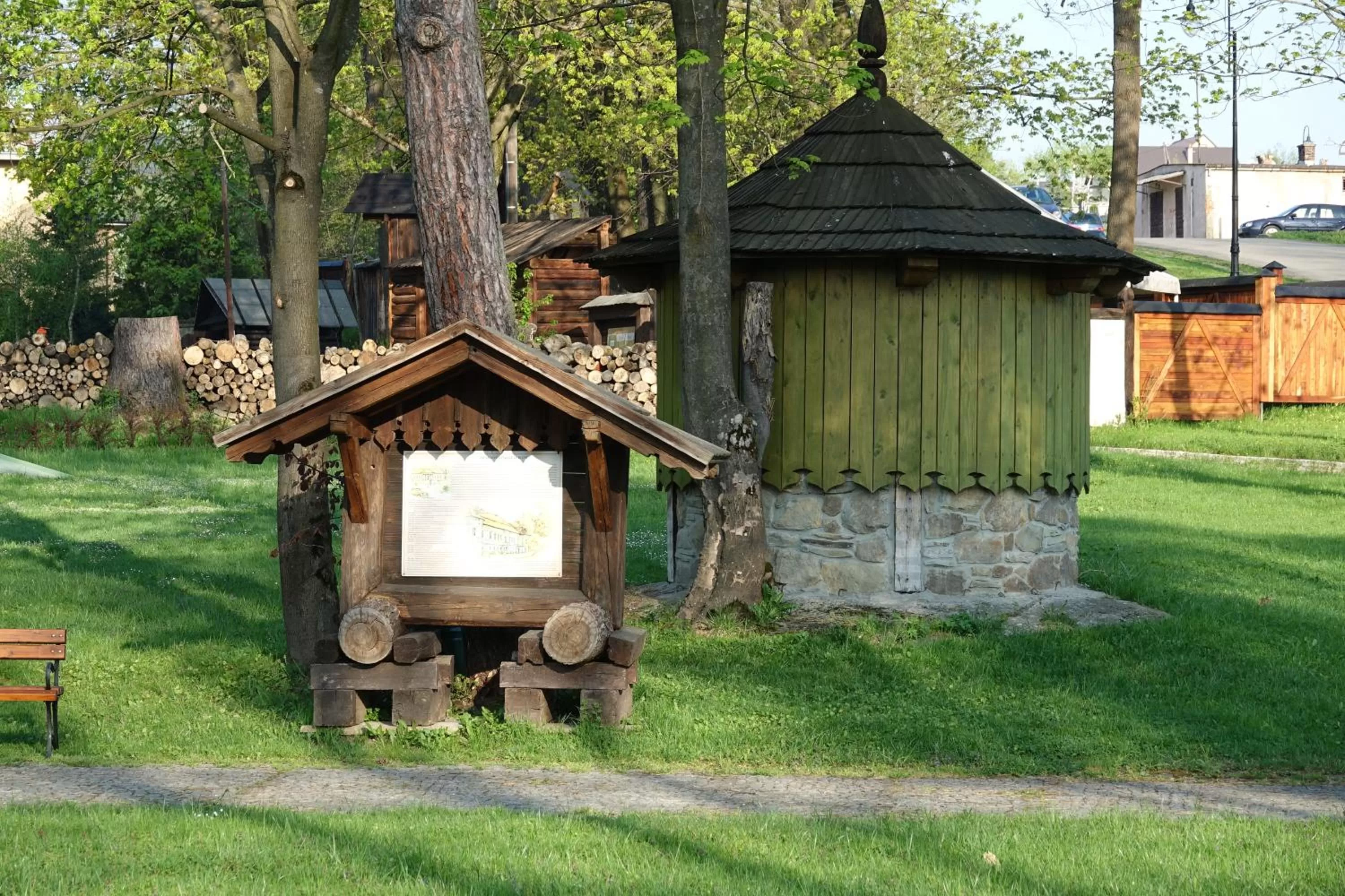 Property building, Garden in Gościniec Dworski w Ropie