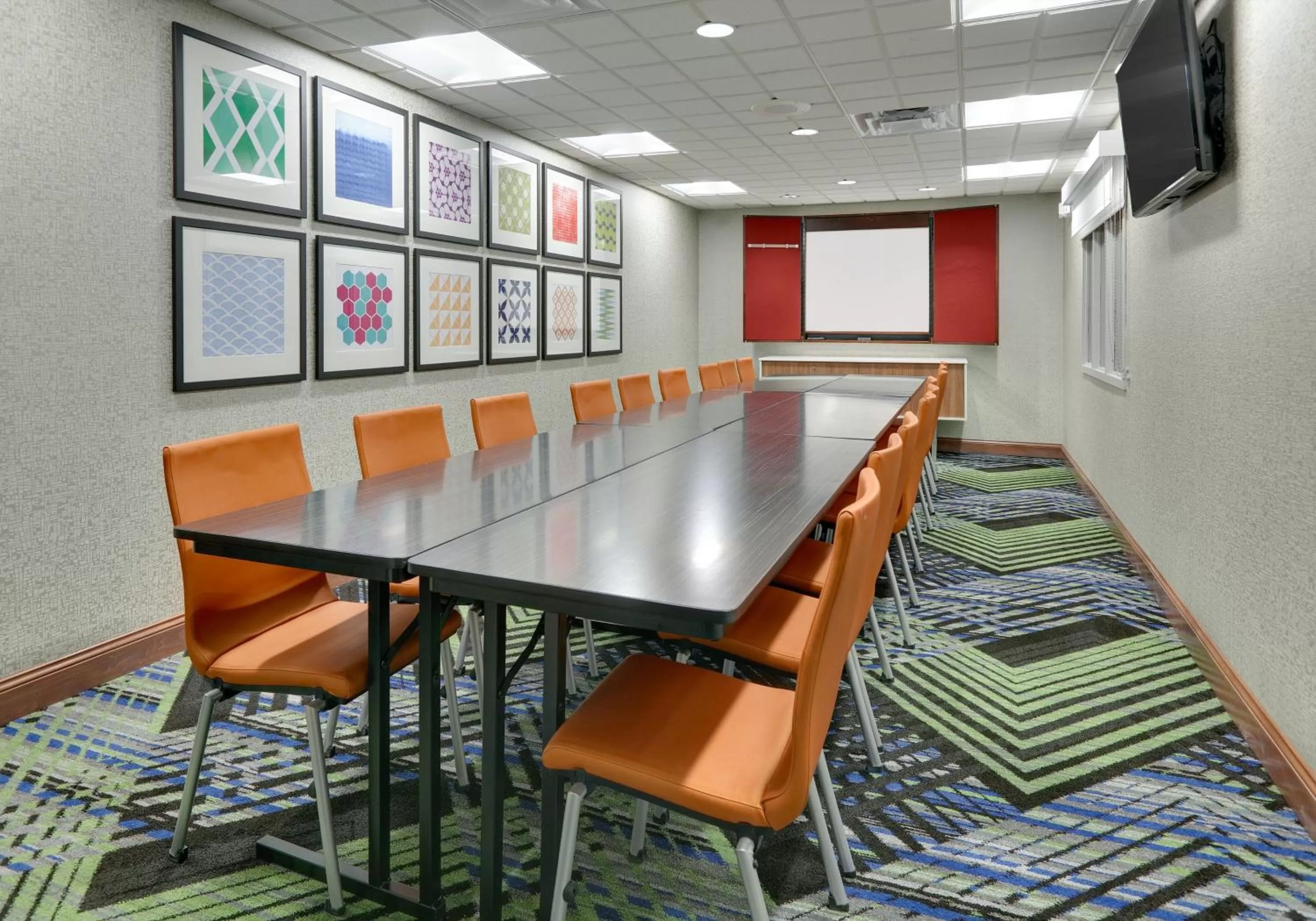 Meeting/conference room in Holiday Inn Express & Suites Mitchell by IHG