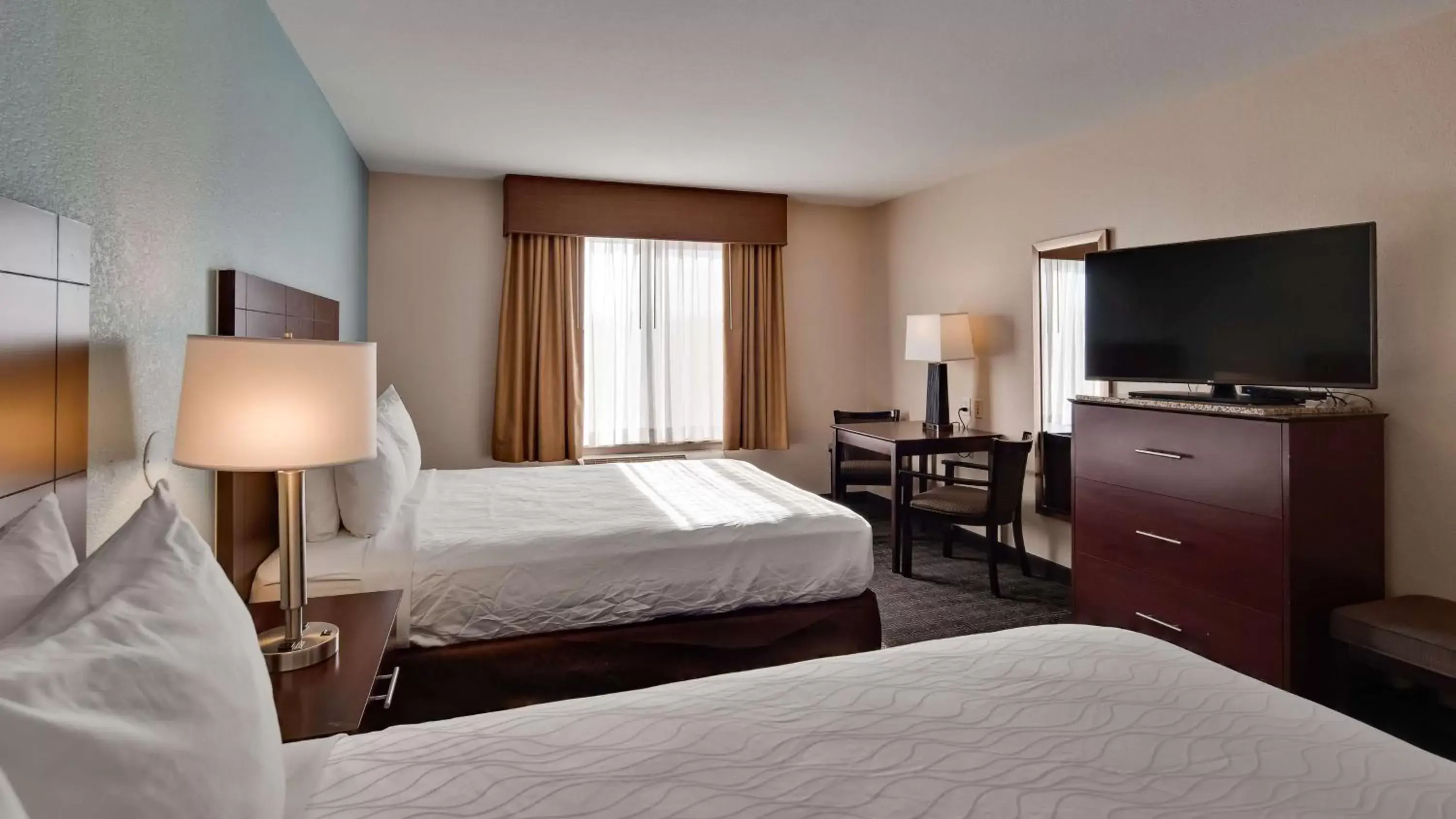 Queen Room with Two Queen Beds - Non-Smoking in Best Western Plus Gateway Inn & Suites - Aurora Queen Room with Two Queen Beds - Non-Smoking in Best Western Plus Gateway Inn & Suites - Aurora