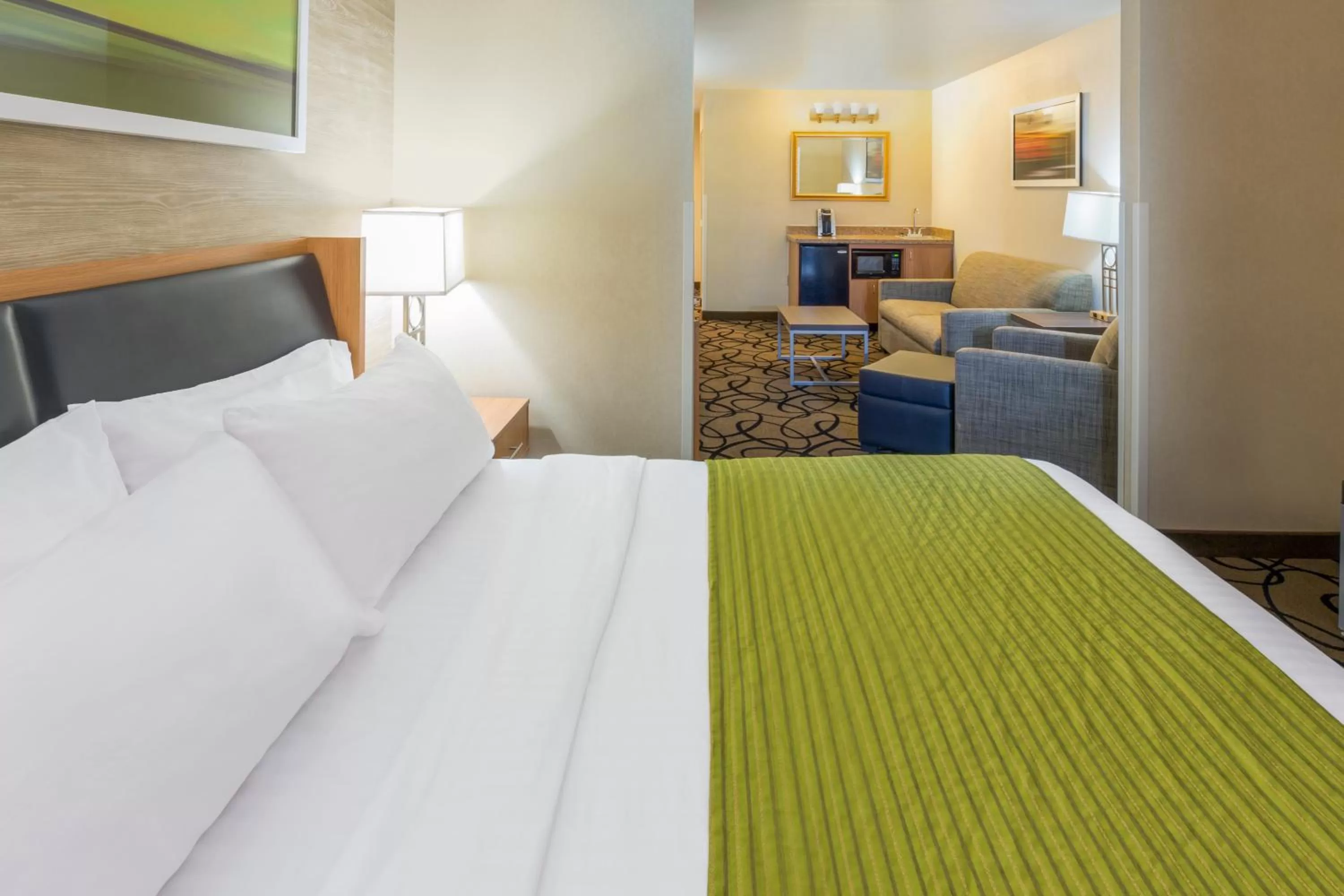 Bed in Holiday Inn Express Hotel and Suites - Henderson by IHG