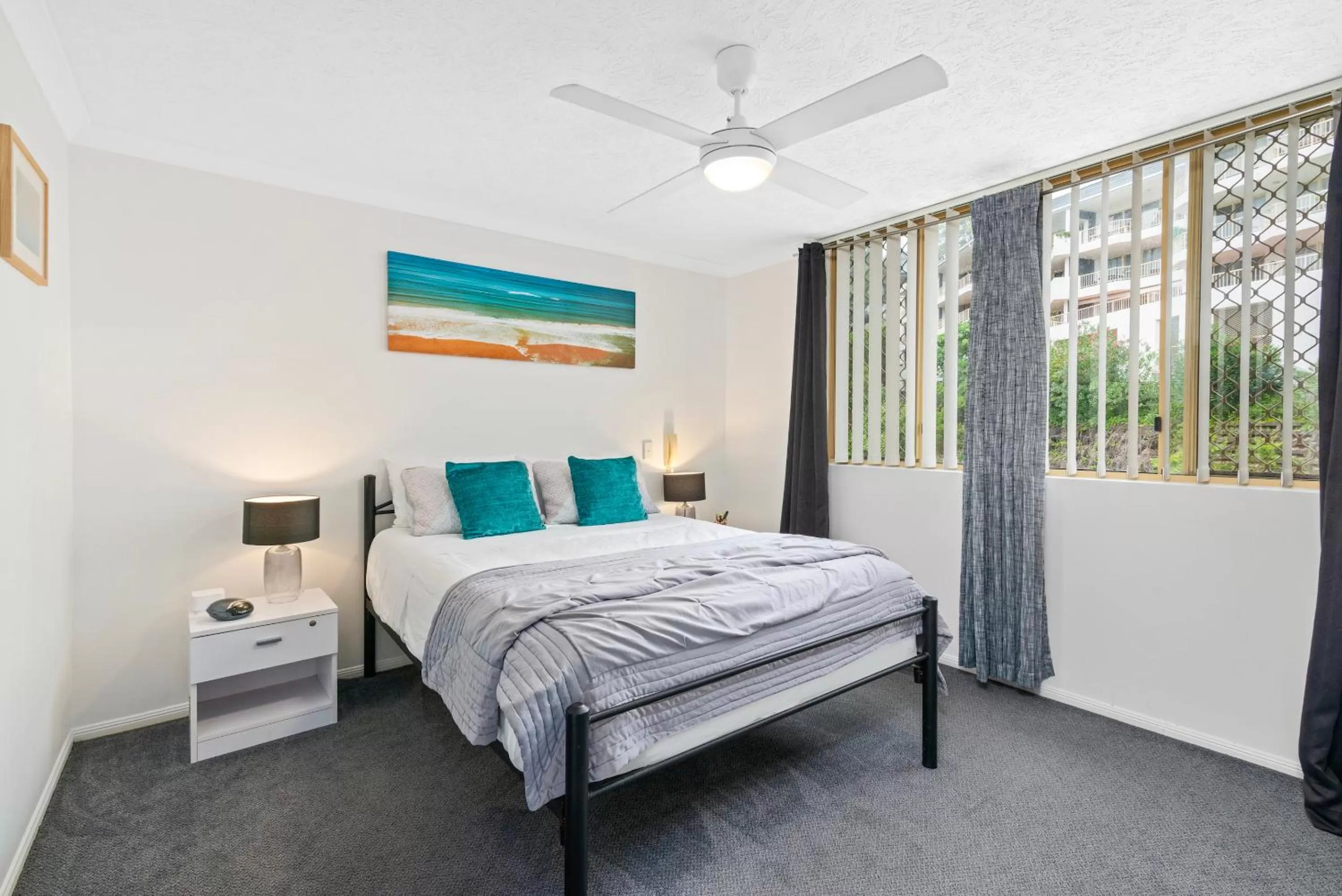 Bedroom, Bed in Little Cove Currumbin