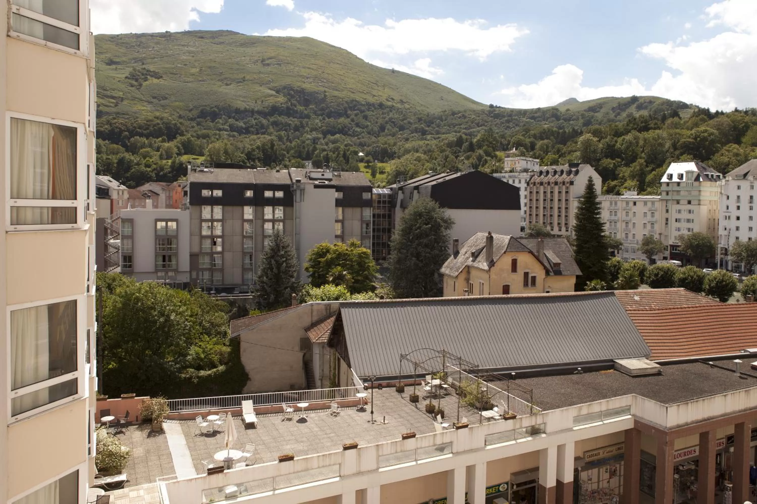 Mountain view in Villa Mariale by Popinns