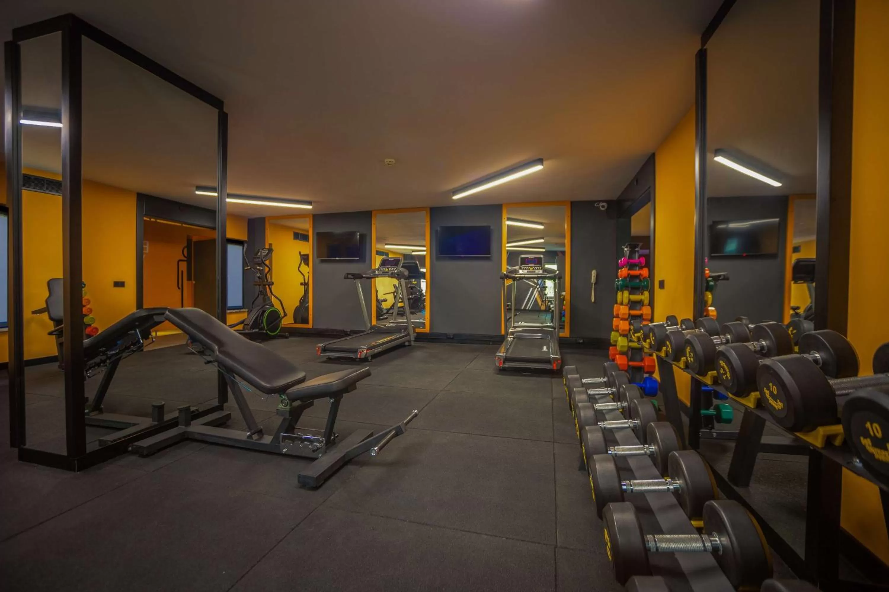 Fitness centre/facilities in Best Western Plus Khan Hotel