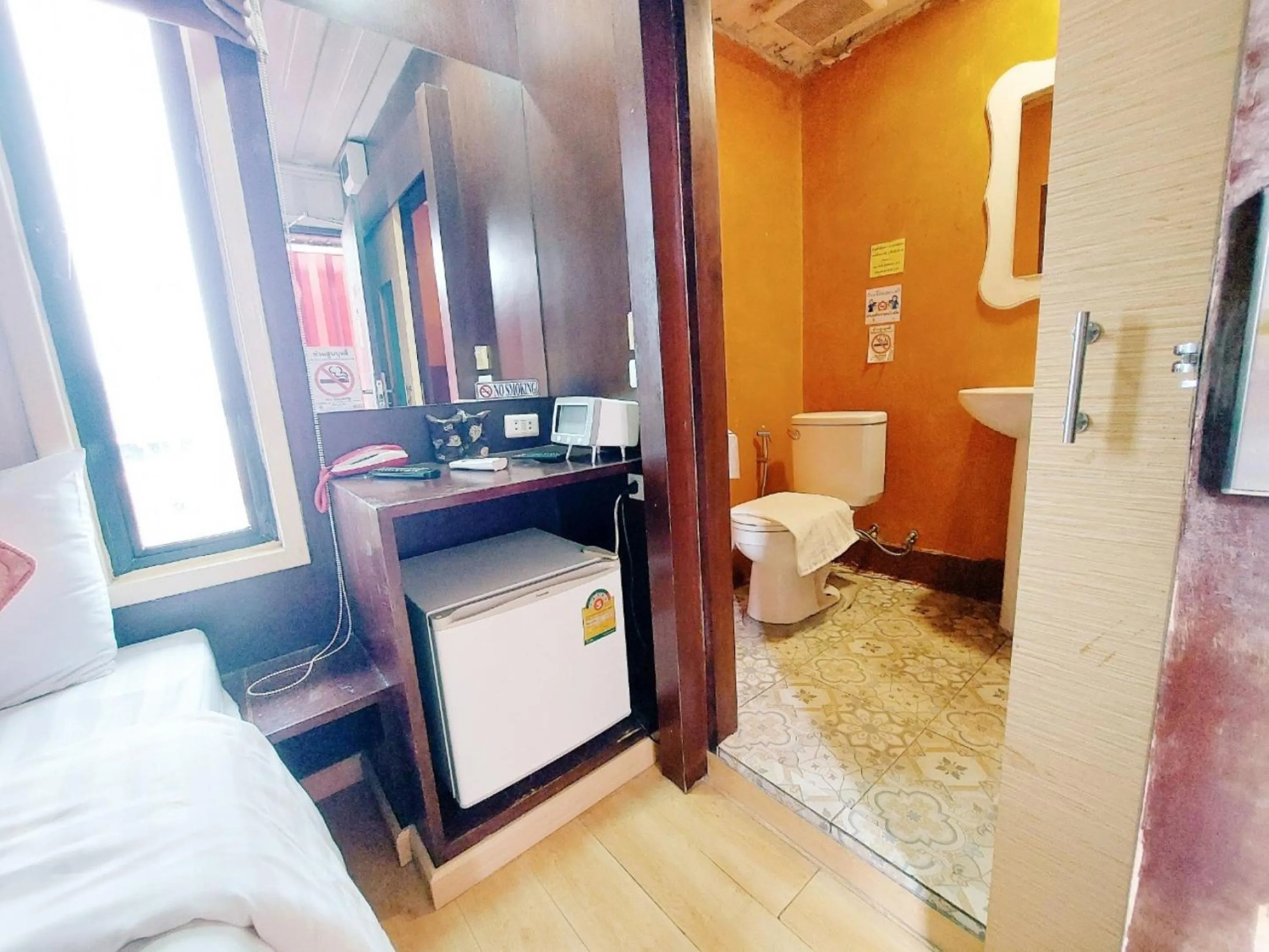 Area and facilities in Retro Box Hotel Chumphon