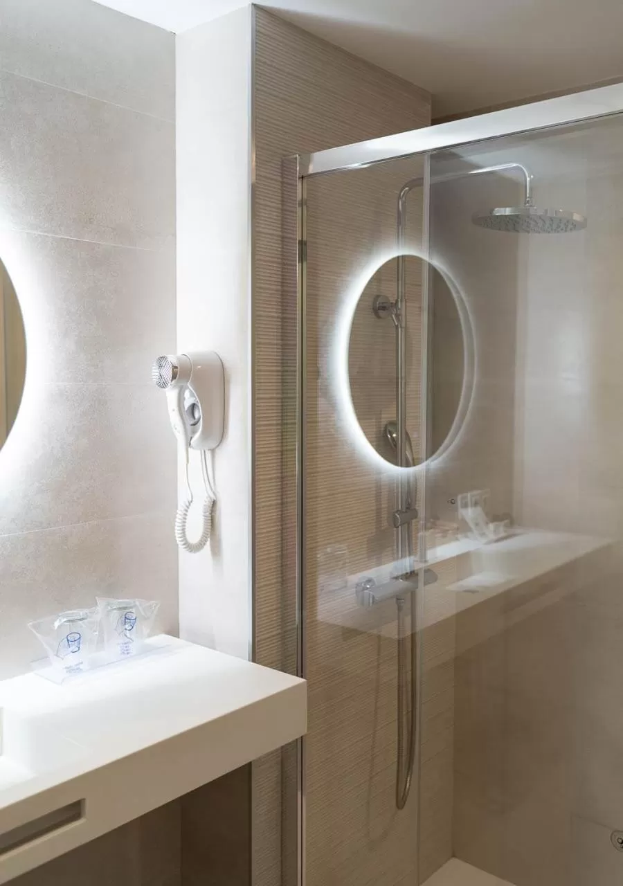 Shower in Hotel Pasarela