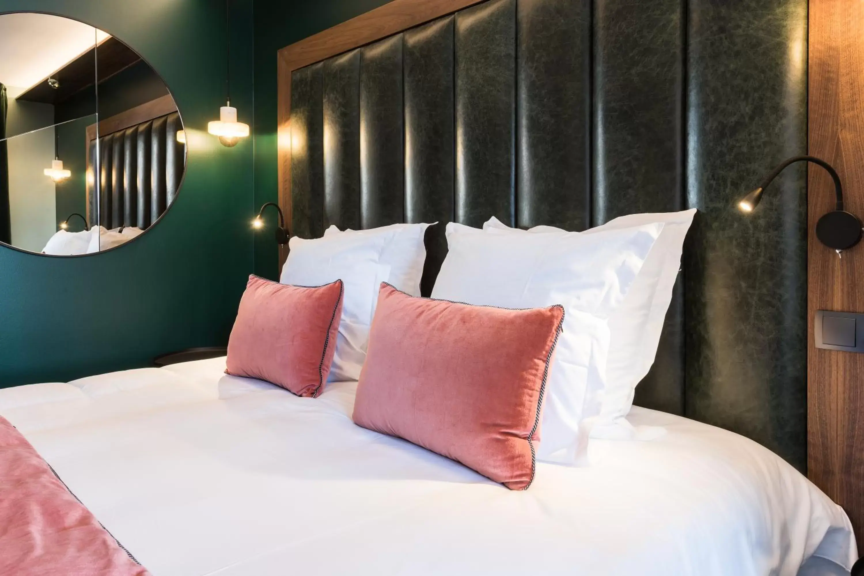 Double Room with bath and Valley View in Fahrenheit Seven Courchevel Double Room with bath and Valley View in Fahrenheit Seven Courchevel