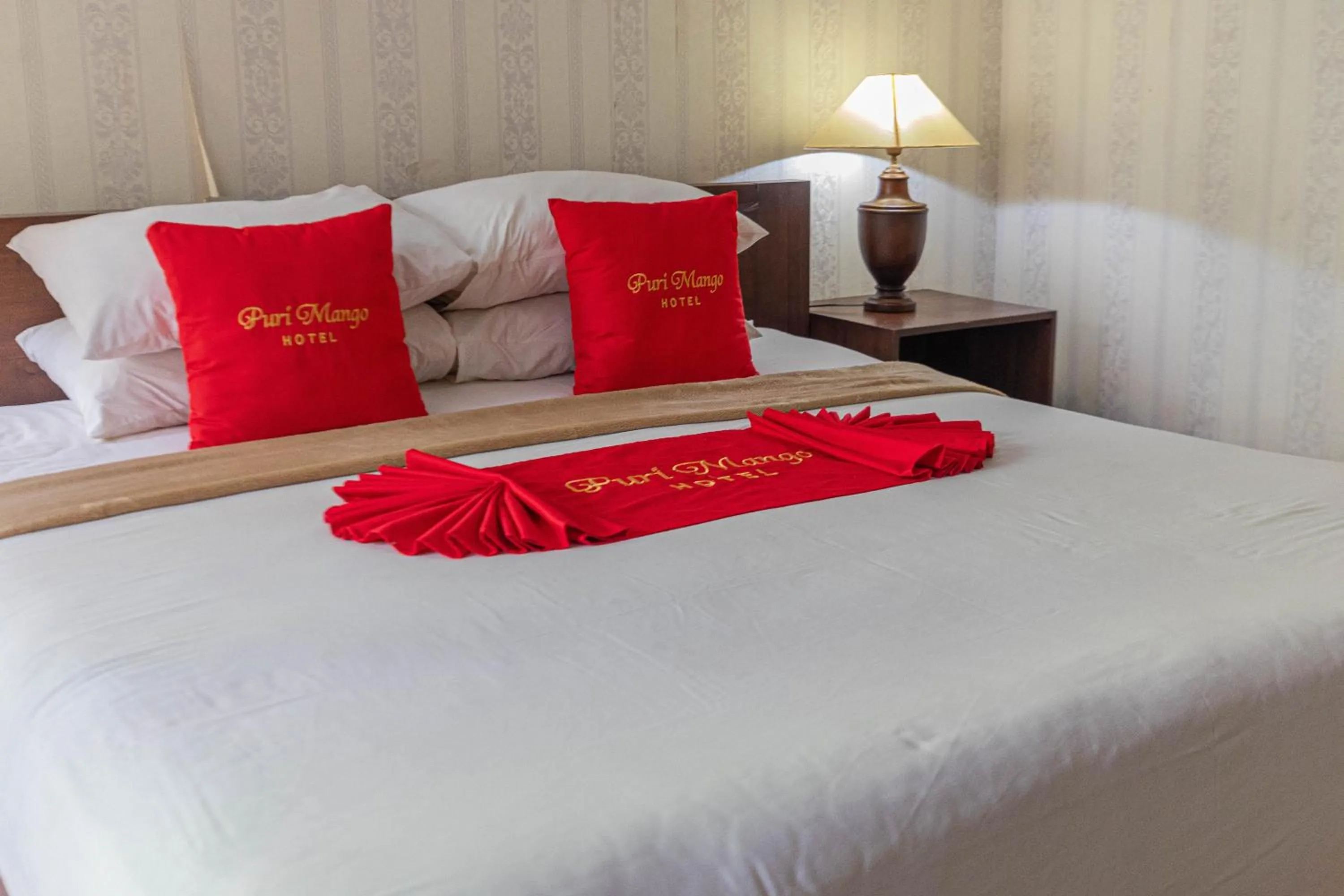 Bed in Puri Mango Guest House Sanur