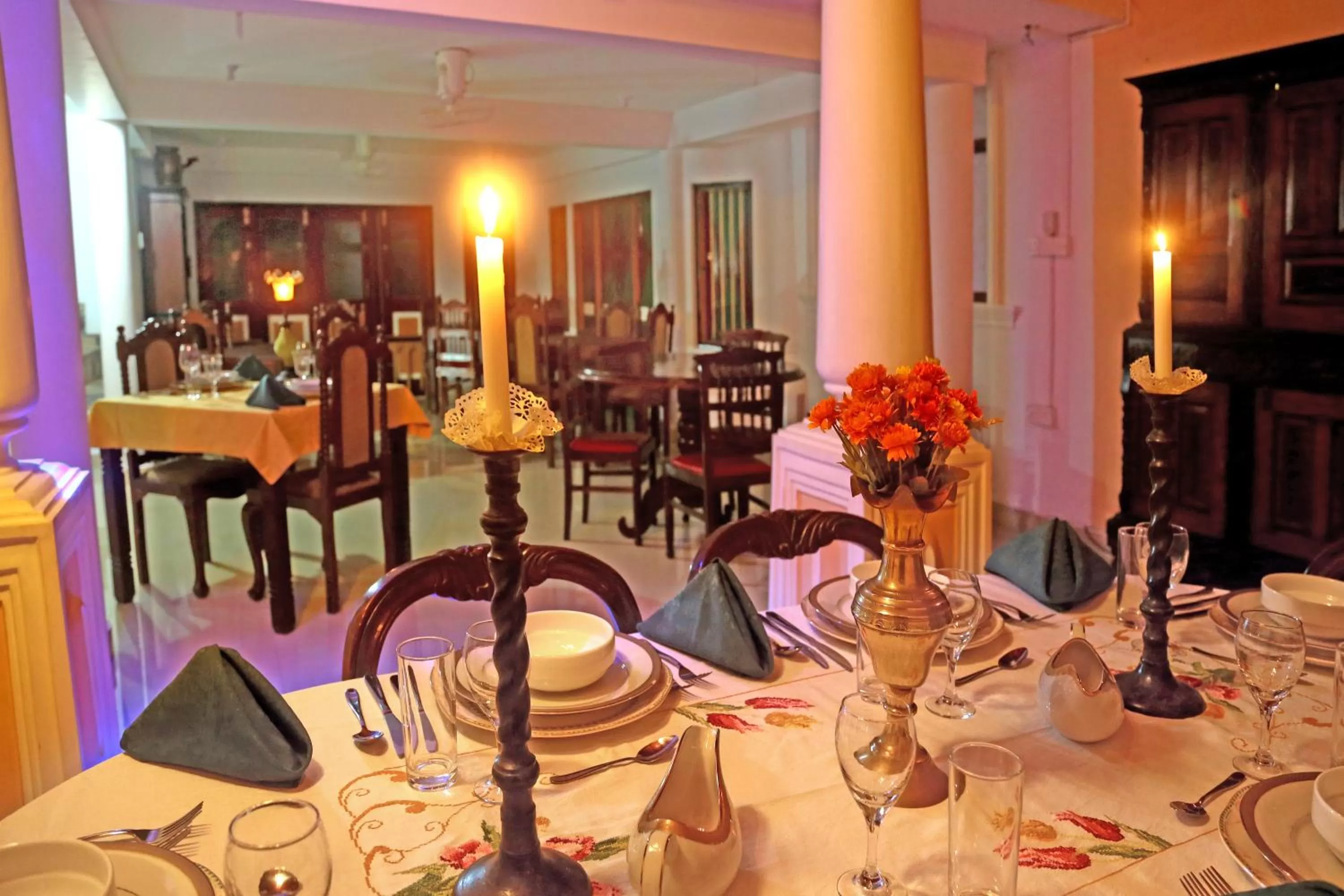 Restaurant/places to eat in Villa Ceylon