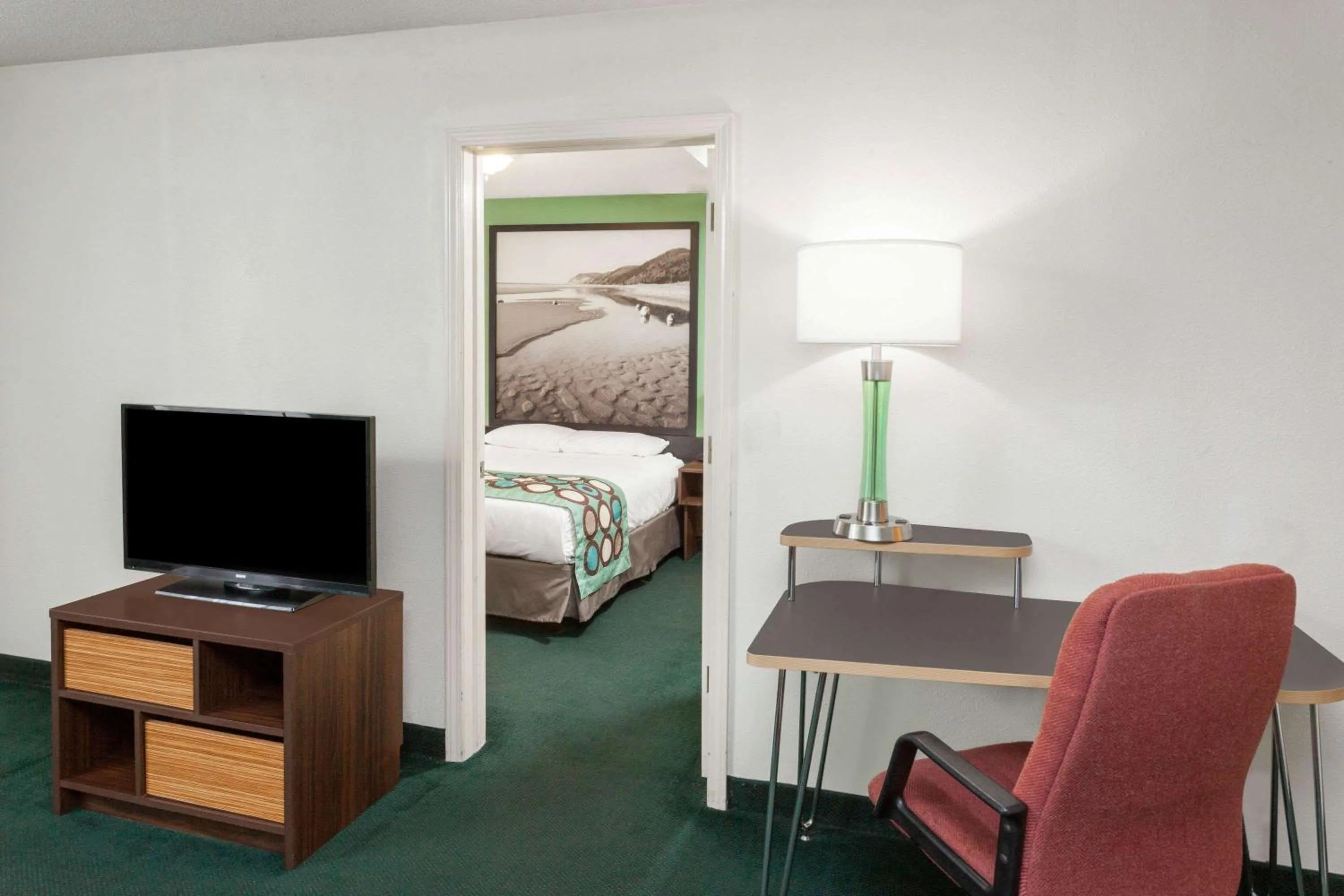 Photo of the whole room, Bed in Super 8 by Wyndham Stevensville St Joseph