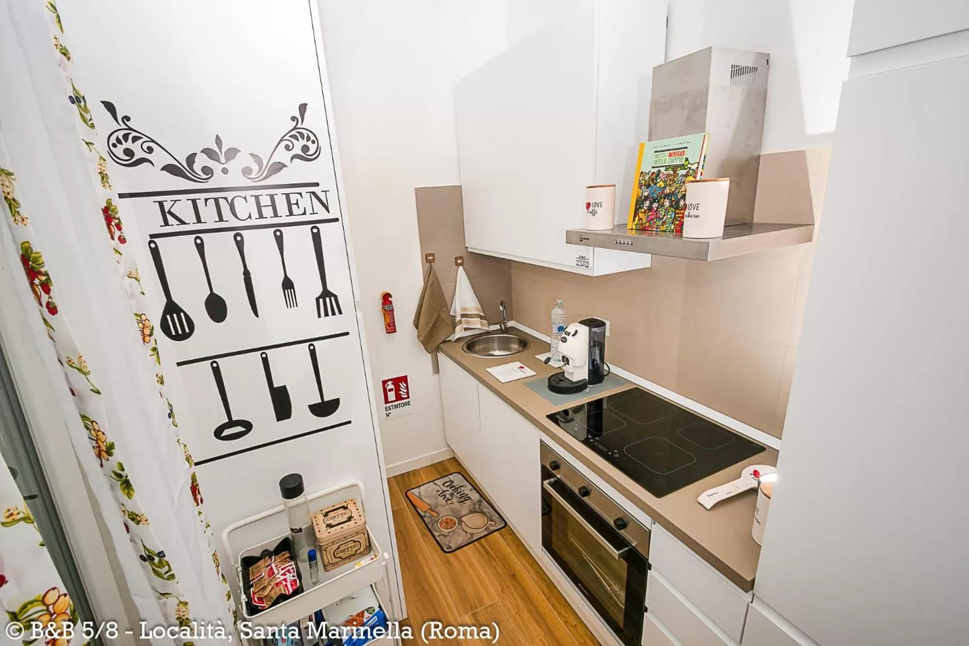 Kitchen or kitchenette, Kitchen/Kitchenette in CINQUE OTTAVI B&B