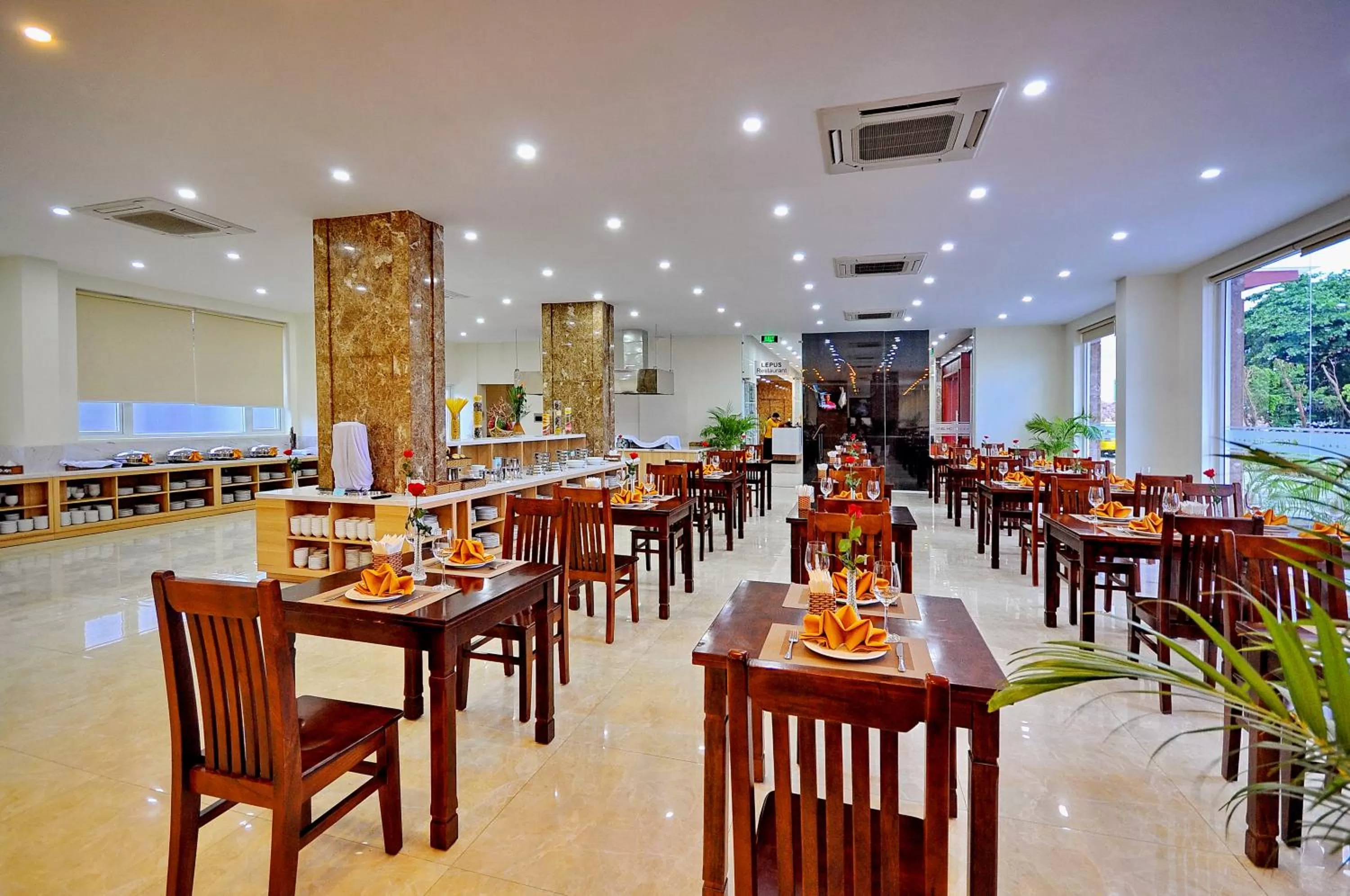 Restaurant/places to eat in Rigel Hotel