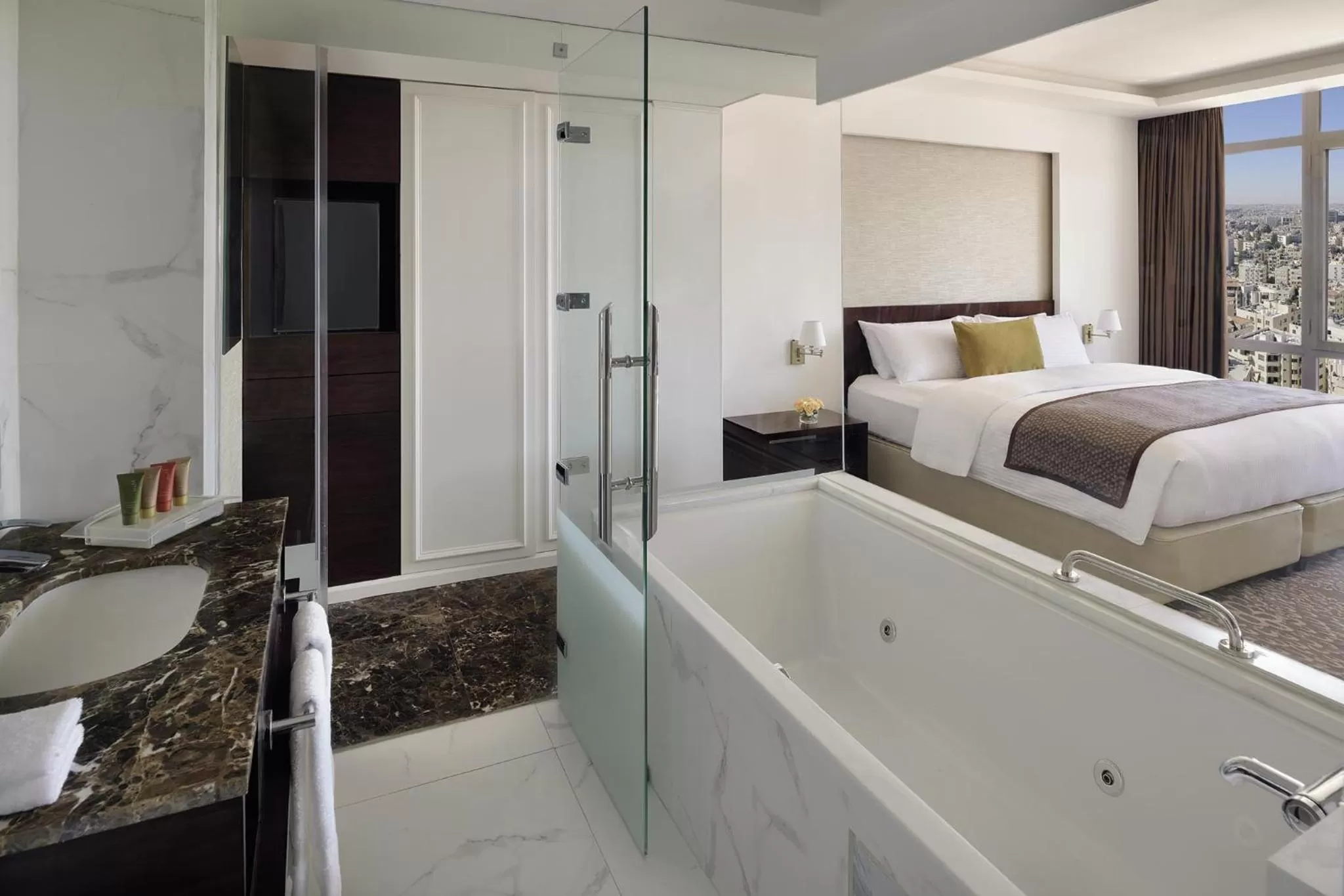 Bathroom, Bed in Mövenpick Hotel Amman