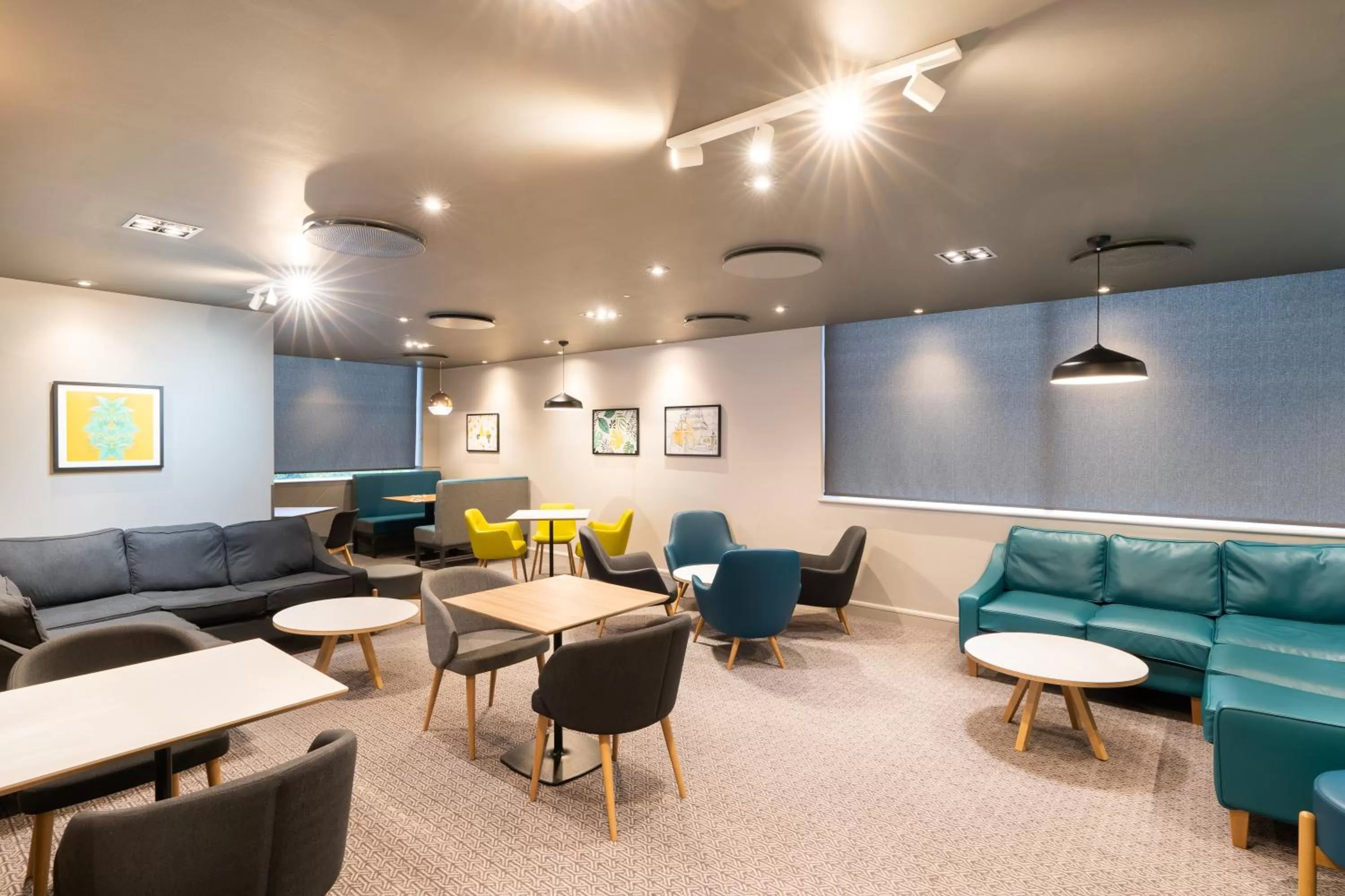 Lobby or reception in Holiday Inn Southampton Eastleigh by IHG