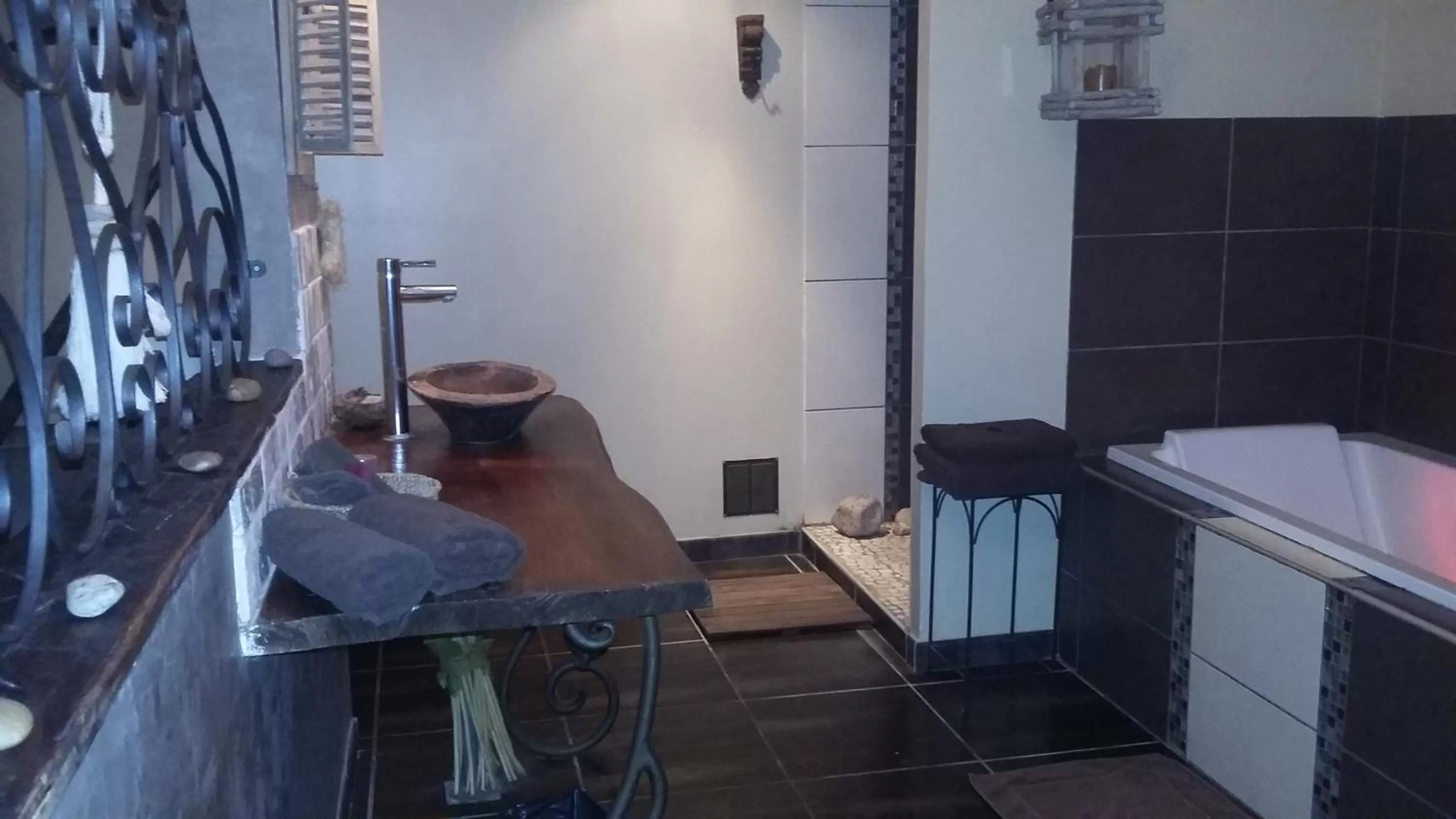 Decorative detail in Secret d'une Nuit a vicq prės de valenciennes,onnaing,saint saulve avec piscine , jaccuzi