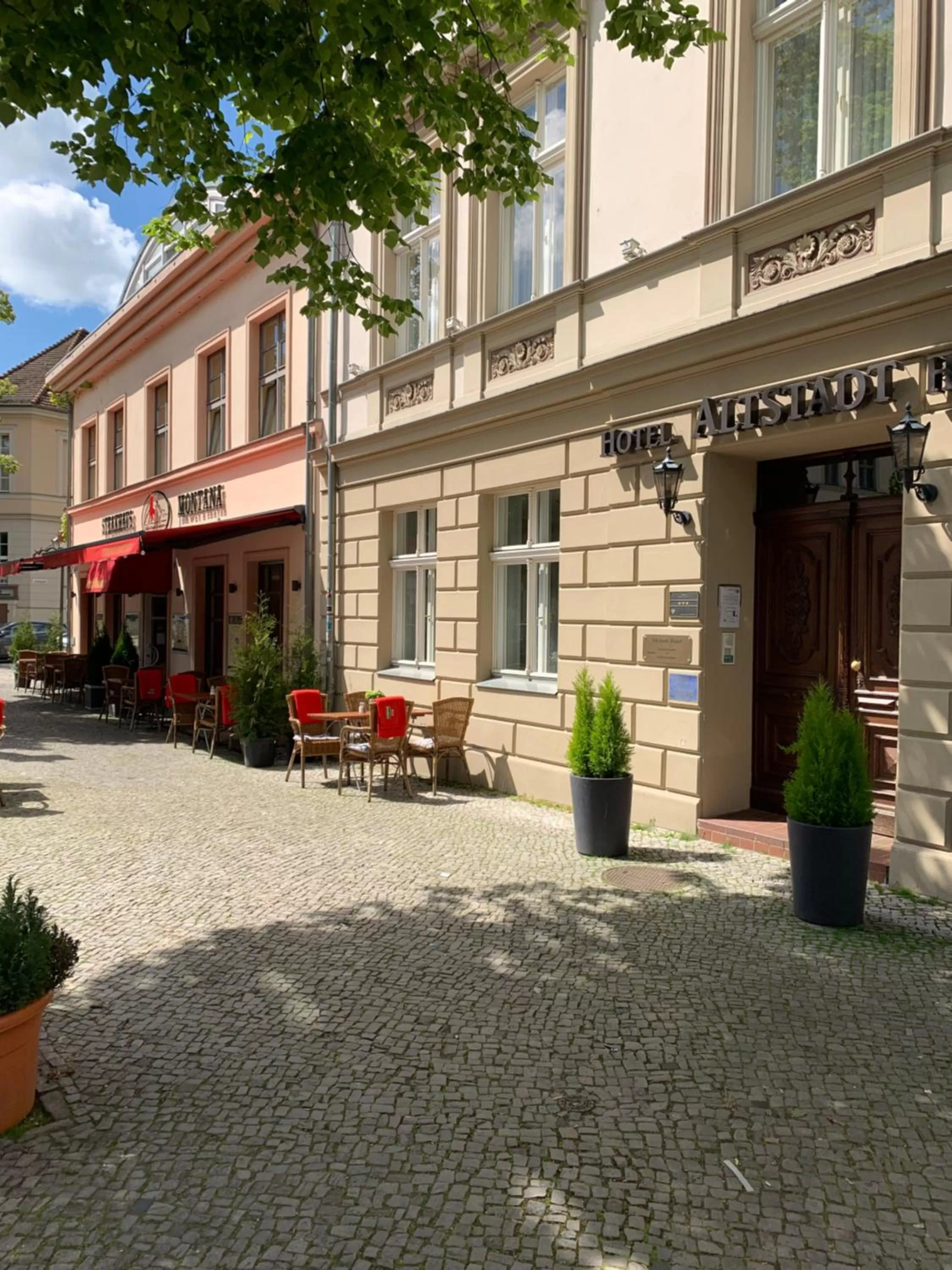 Facade/entrance in Altstadt Hotel