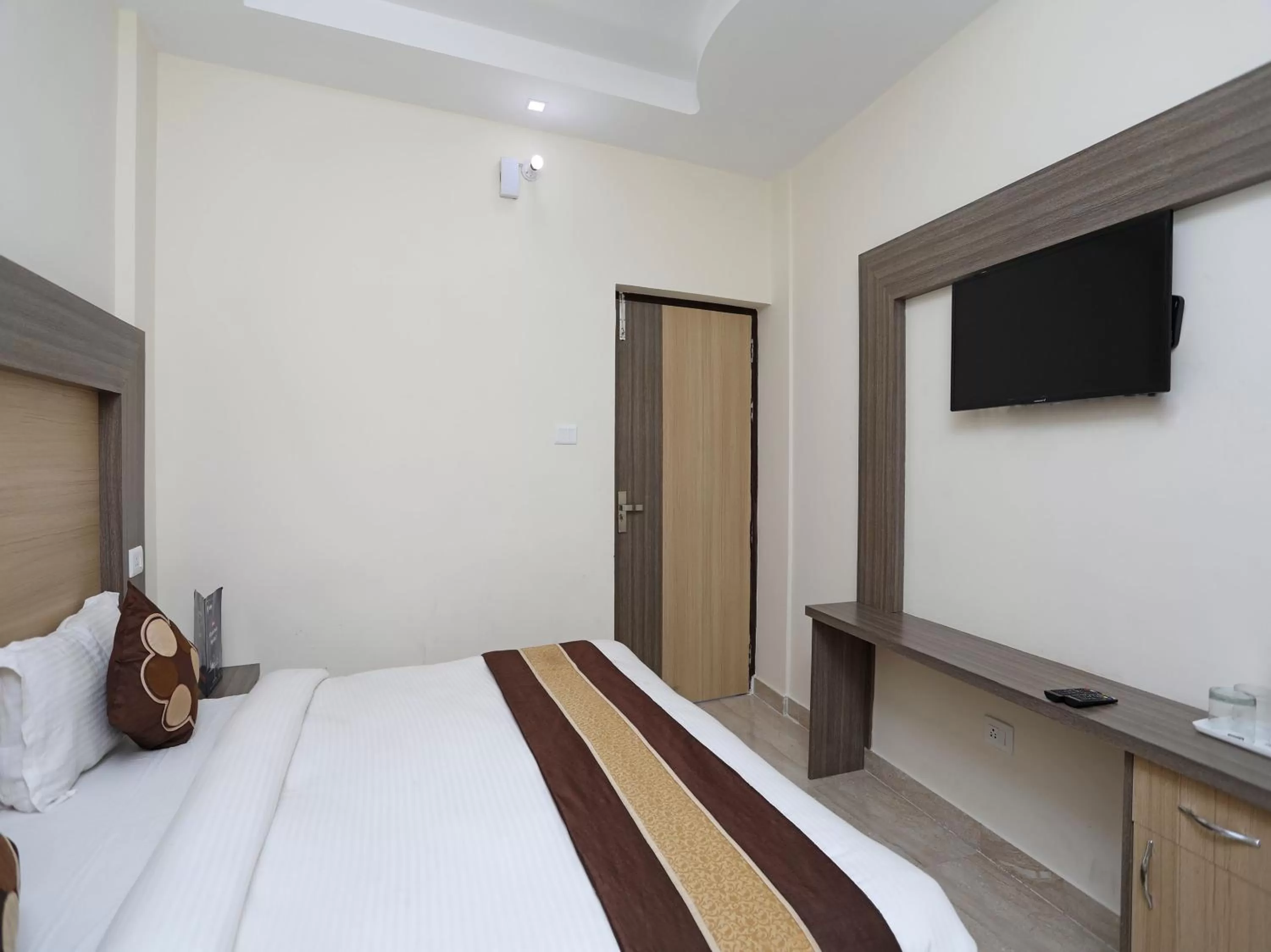 Bedroom, Bed in Hotel KSS Inn