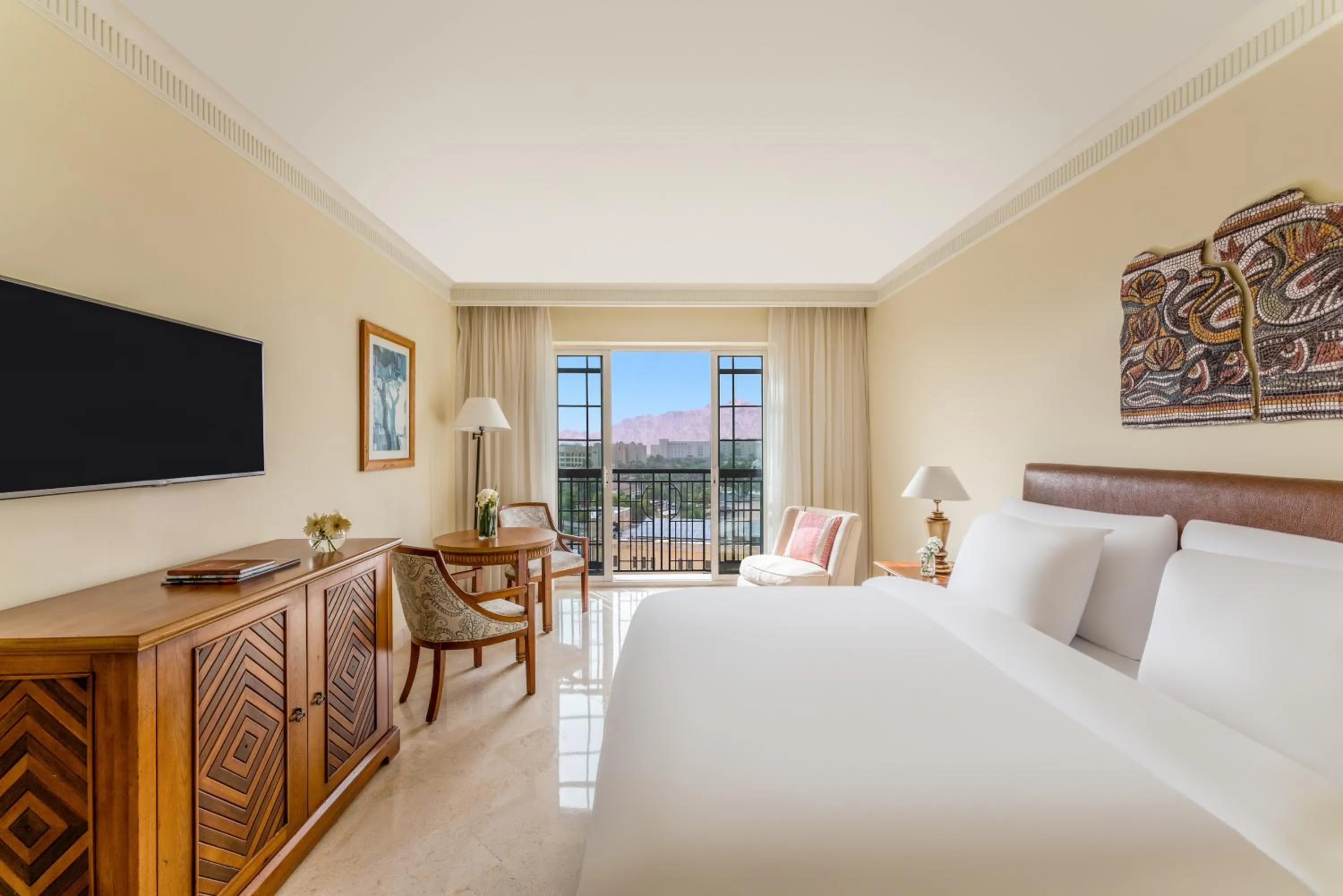 Balcony/Terrace, Bed in Mövenpick Resort & Residences Aqaba