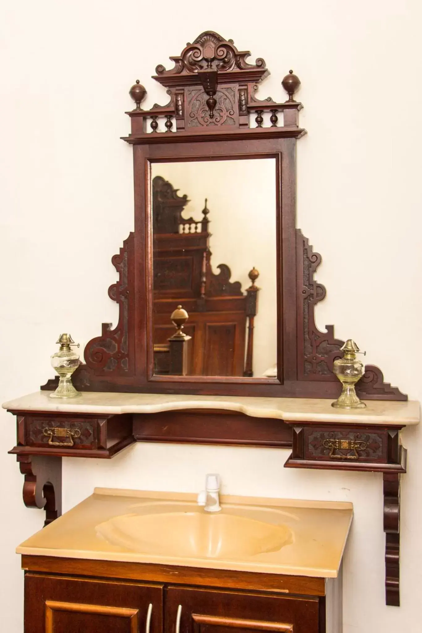 Economy Triple Room with Shared Bathroom in Hotel Caldas da Imperatriz Economy Triple Room with Shared Bathroom in Hotel Caldas da Imperatriz