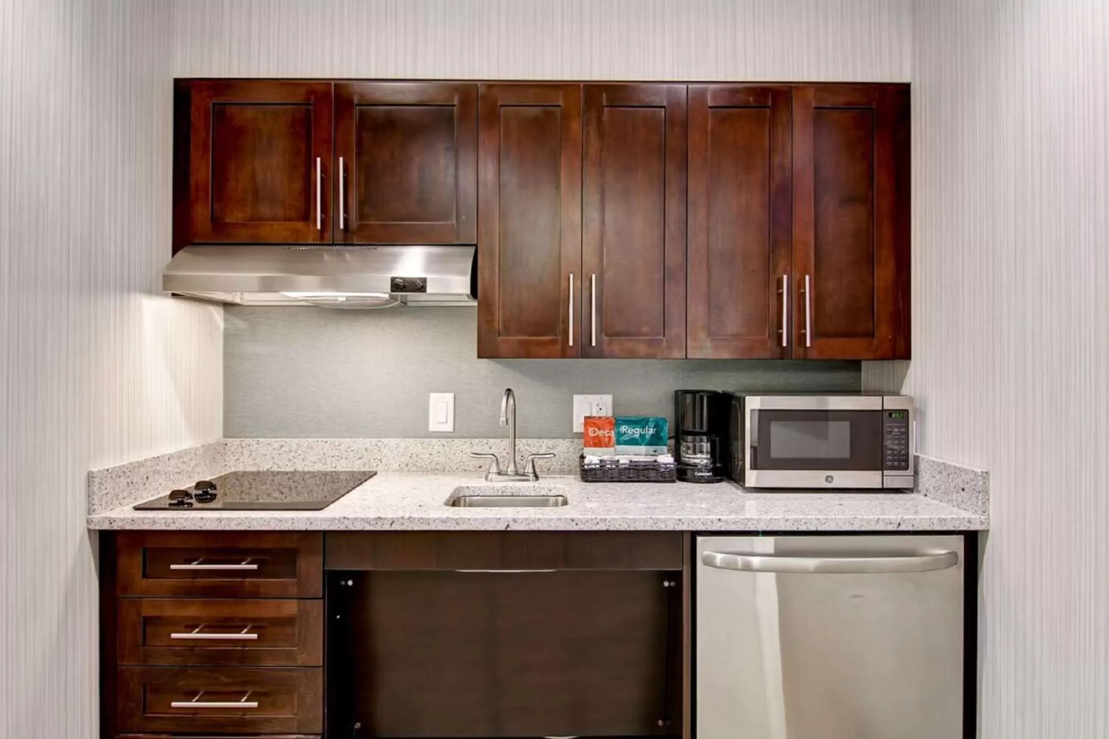 Kitchen or kitchenette in Homewood Suites By Hilton Clifton Park