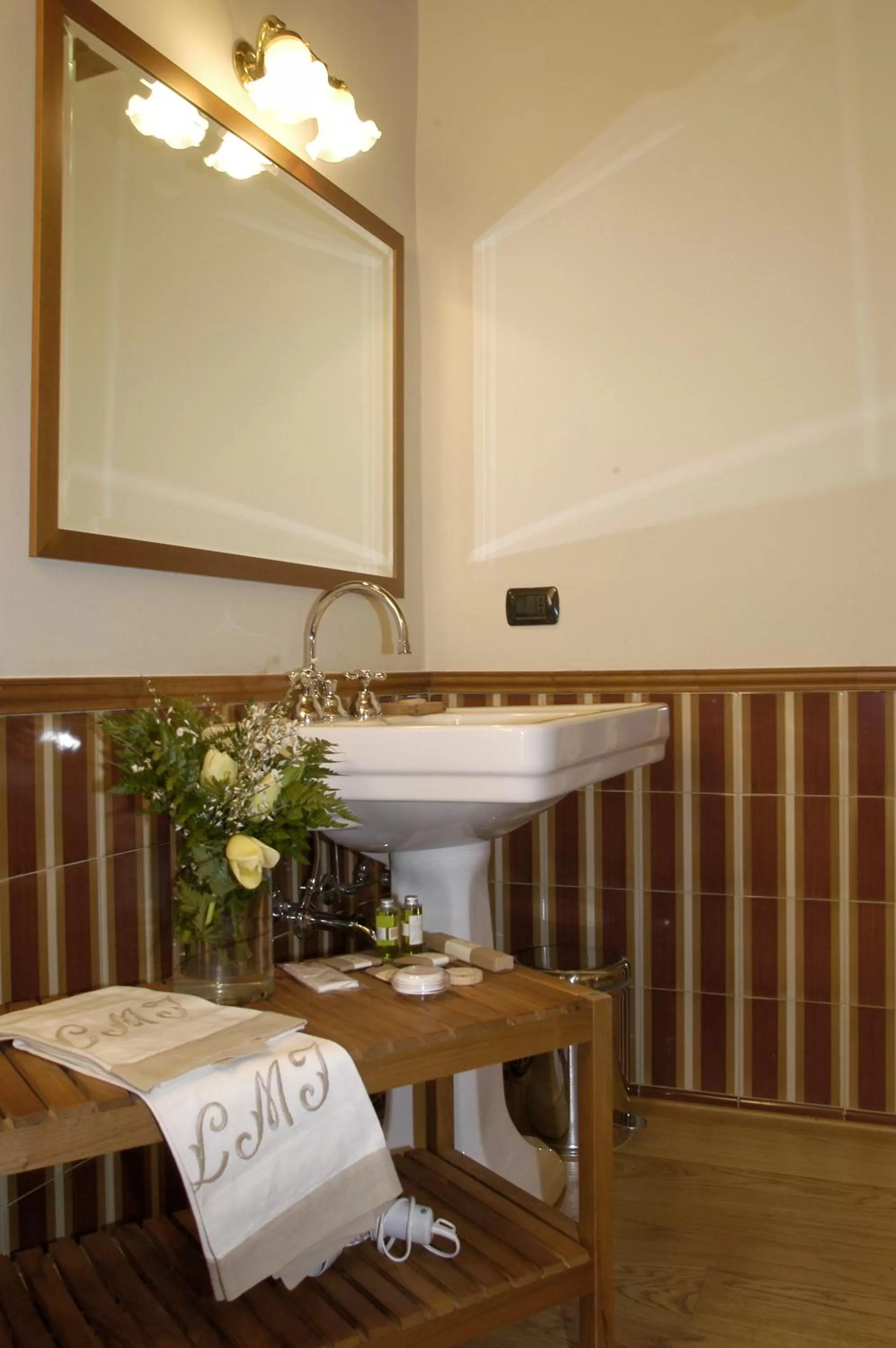 Bathroom in Hotel Locanda Dei Mai Intees