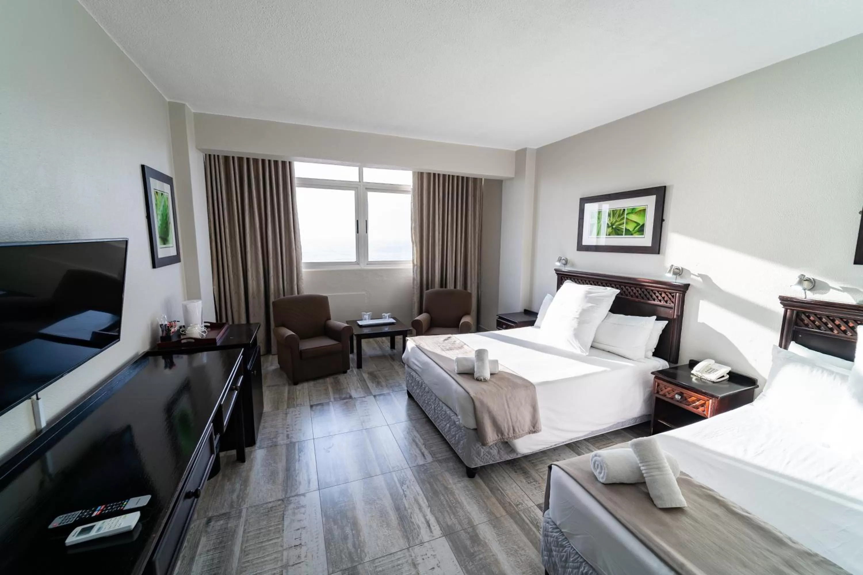 Seating area, Bed in Gooderson Tropicana Hotel