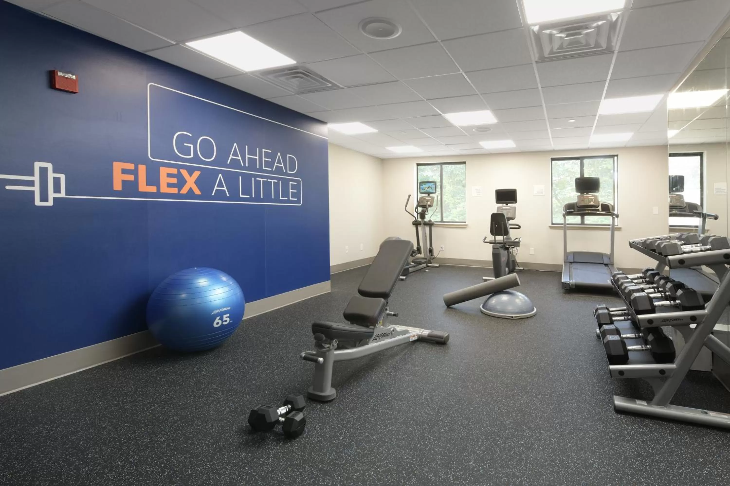 Fitness centre/facilities in Holiday Inn Express & Suites - Williamstown - Glassboro by IHG