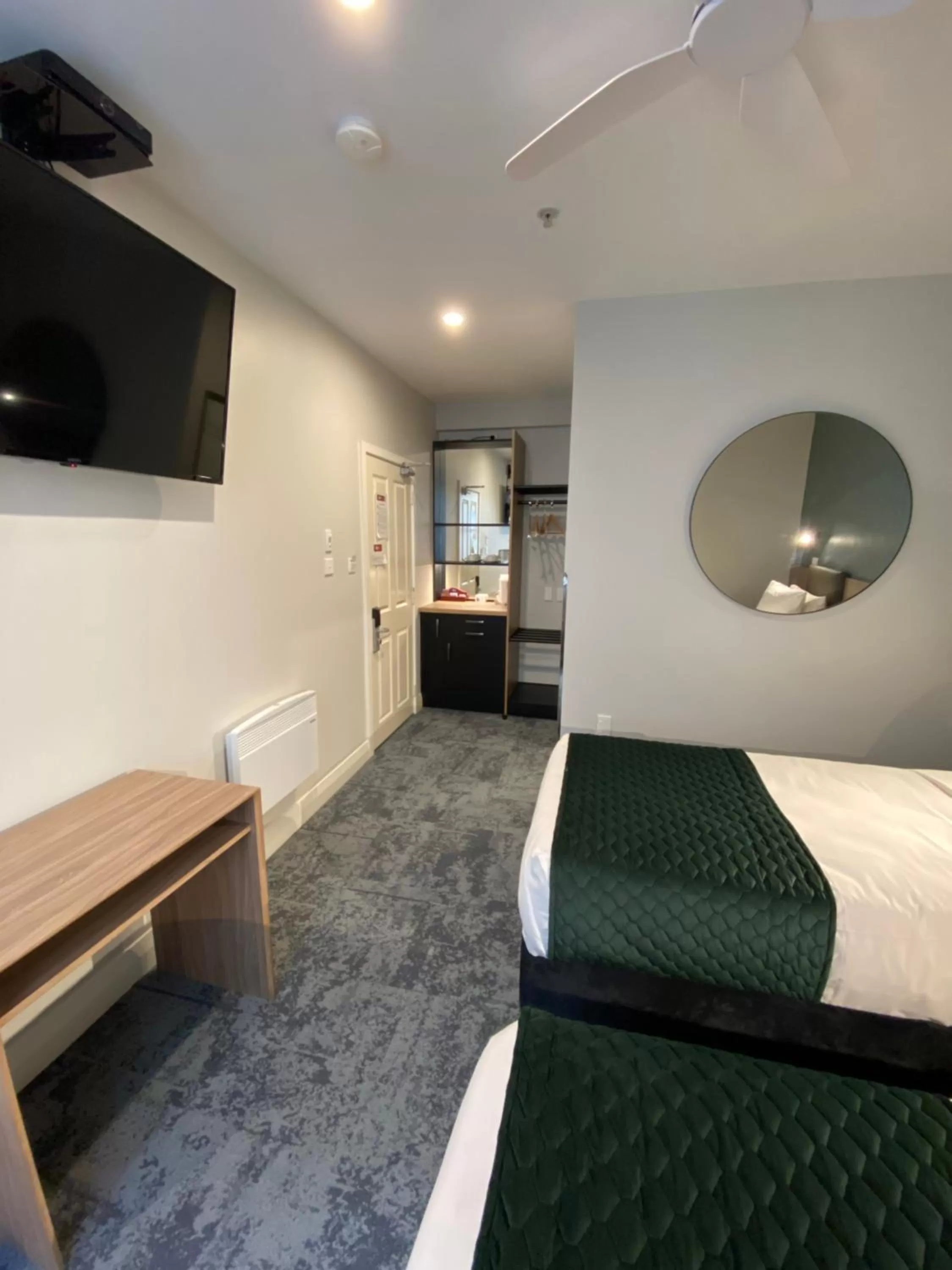 TV and multimedia, Bed in Trinity Hotel