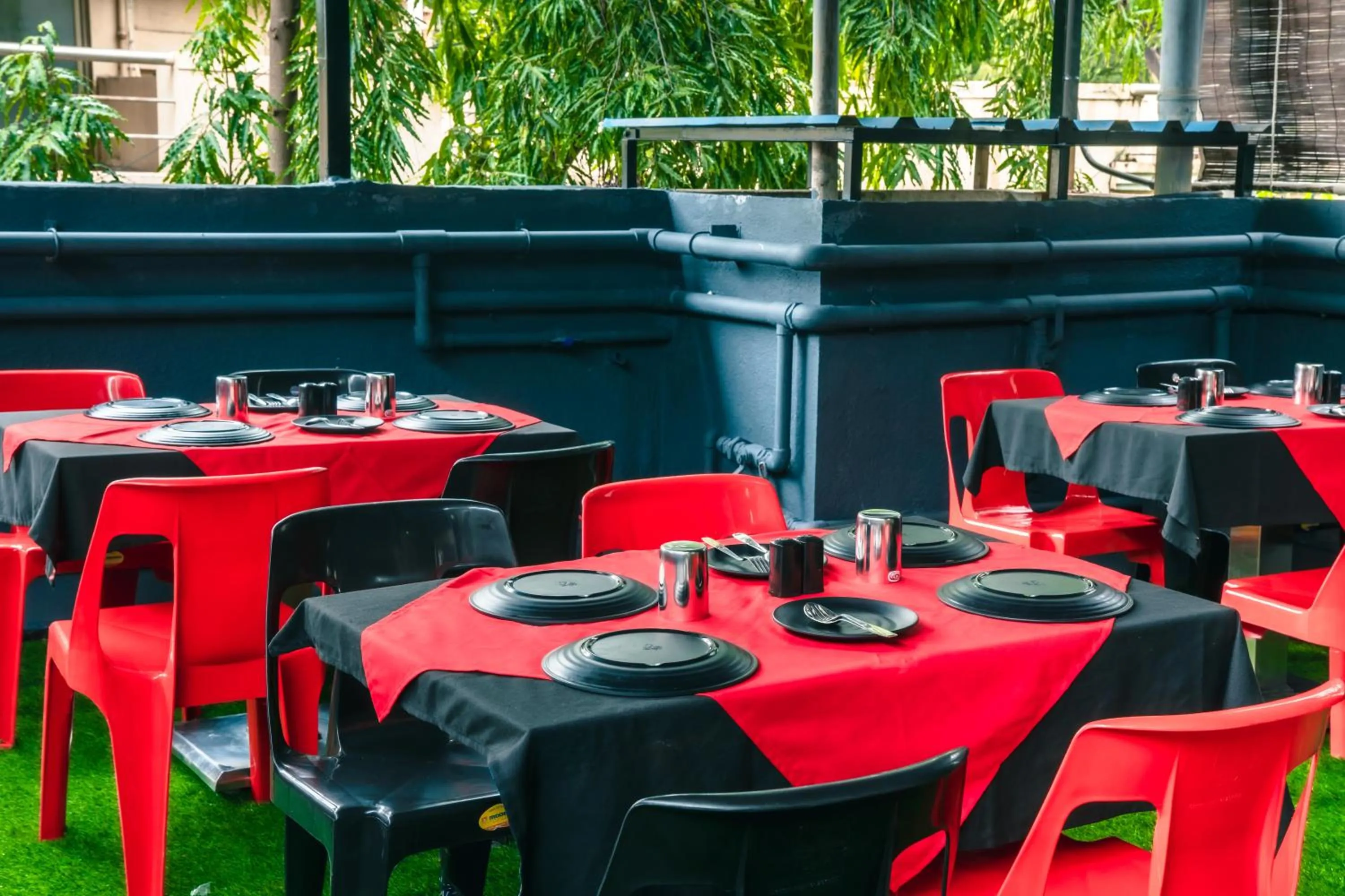 Restaurant/places to eat in Treebo Serenity Inn, Koregaon Park