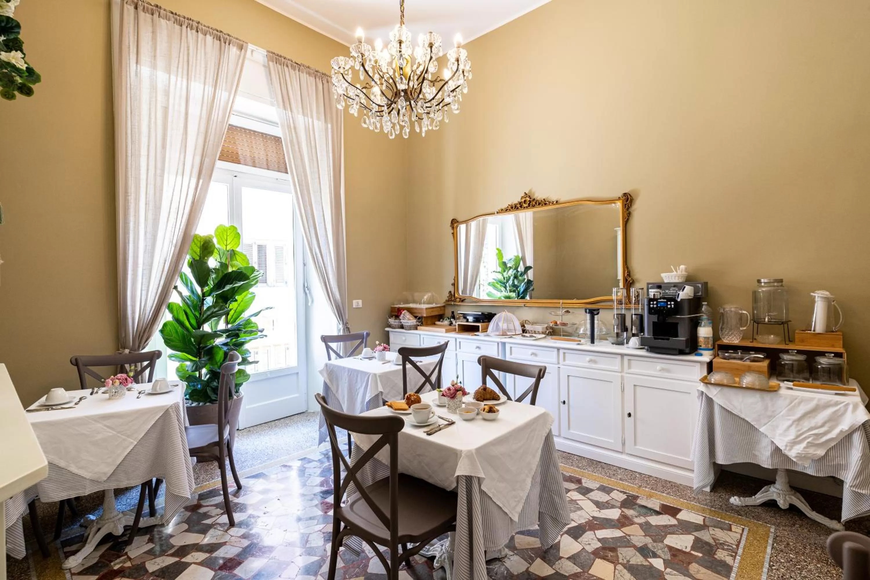 Food and drinks in Joy's Bnb Ortigia