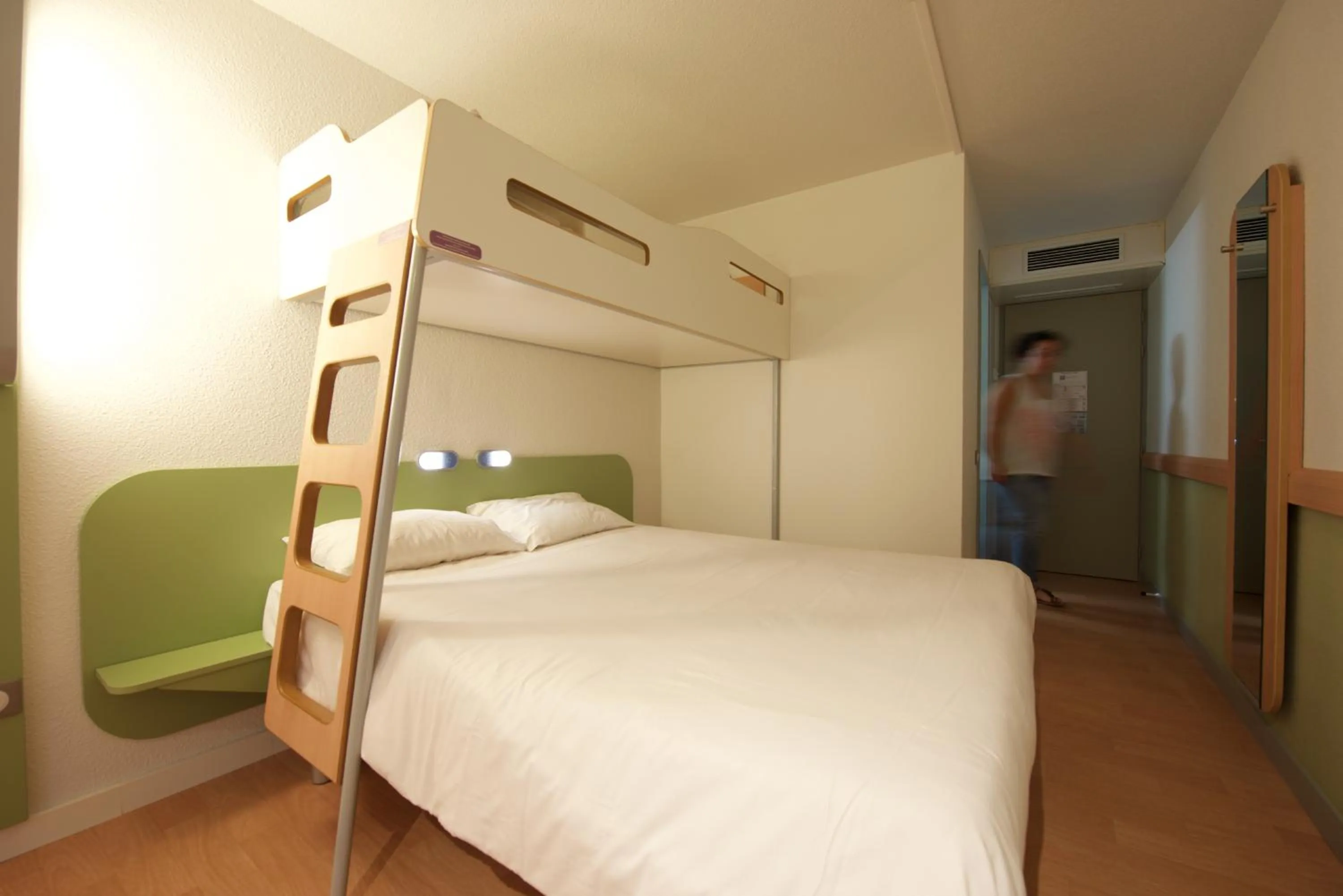Bed in ibis budget Pau Lescar