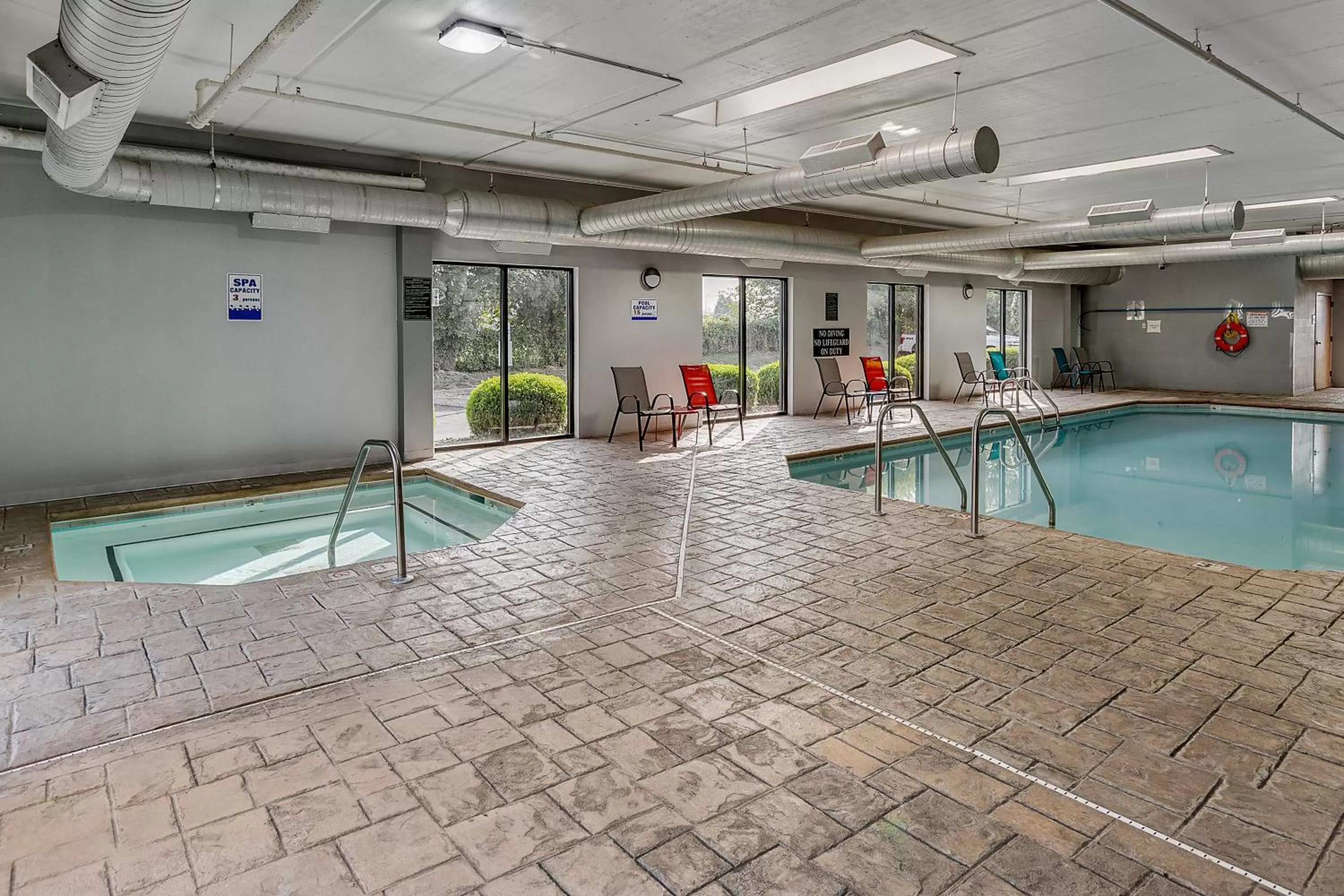 Hot Tub in La Quinta by Wyndham Clarksville