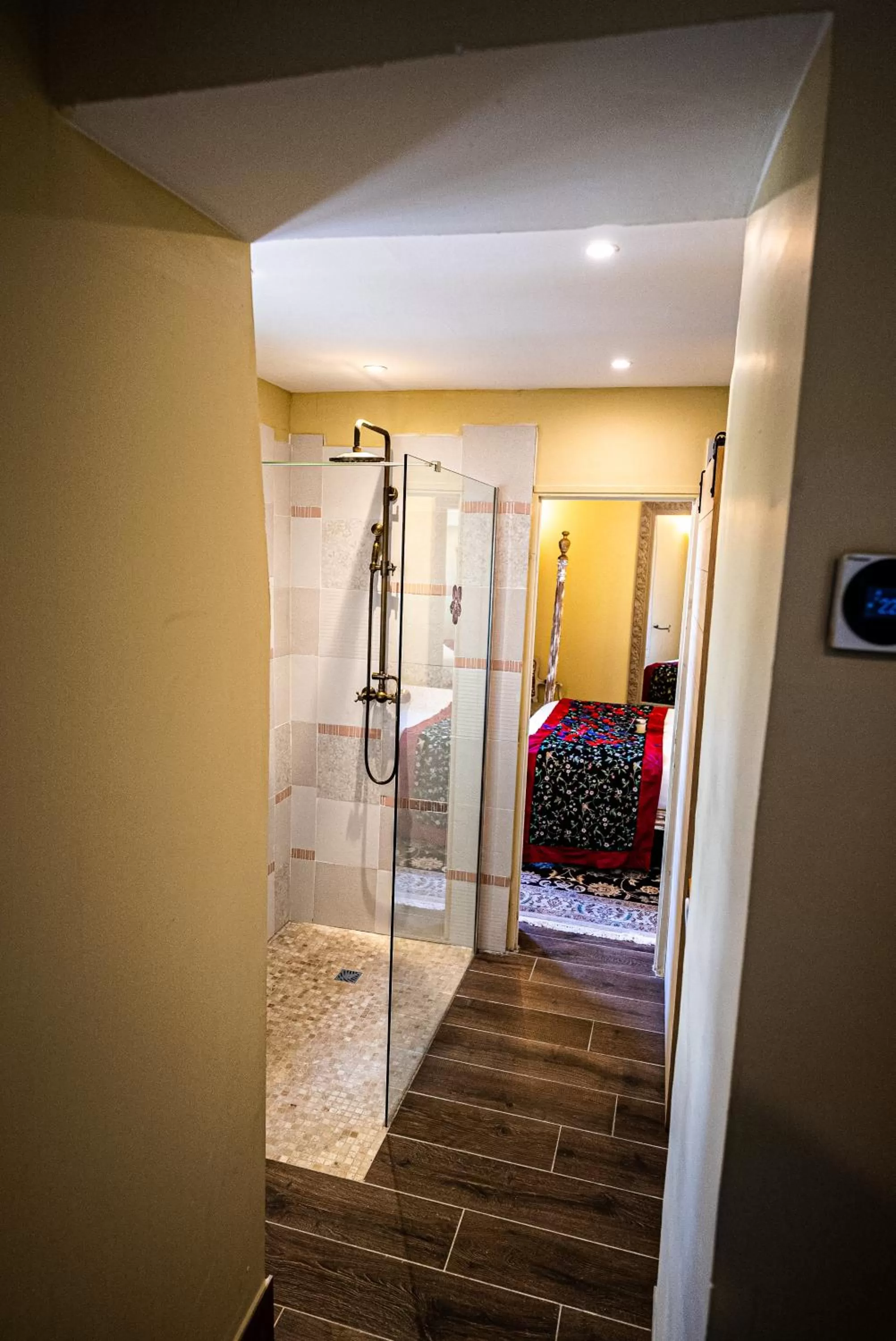 Shower in Le Clos Violette et Le 11 D'Aglaé - Hôtel de Charme Design de Luxe