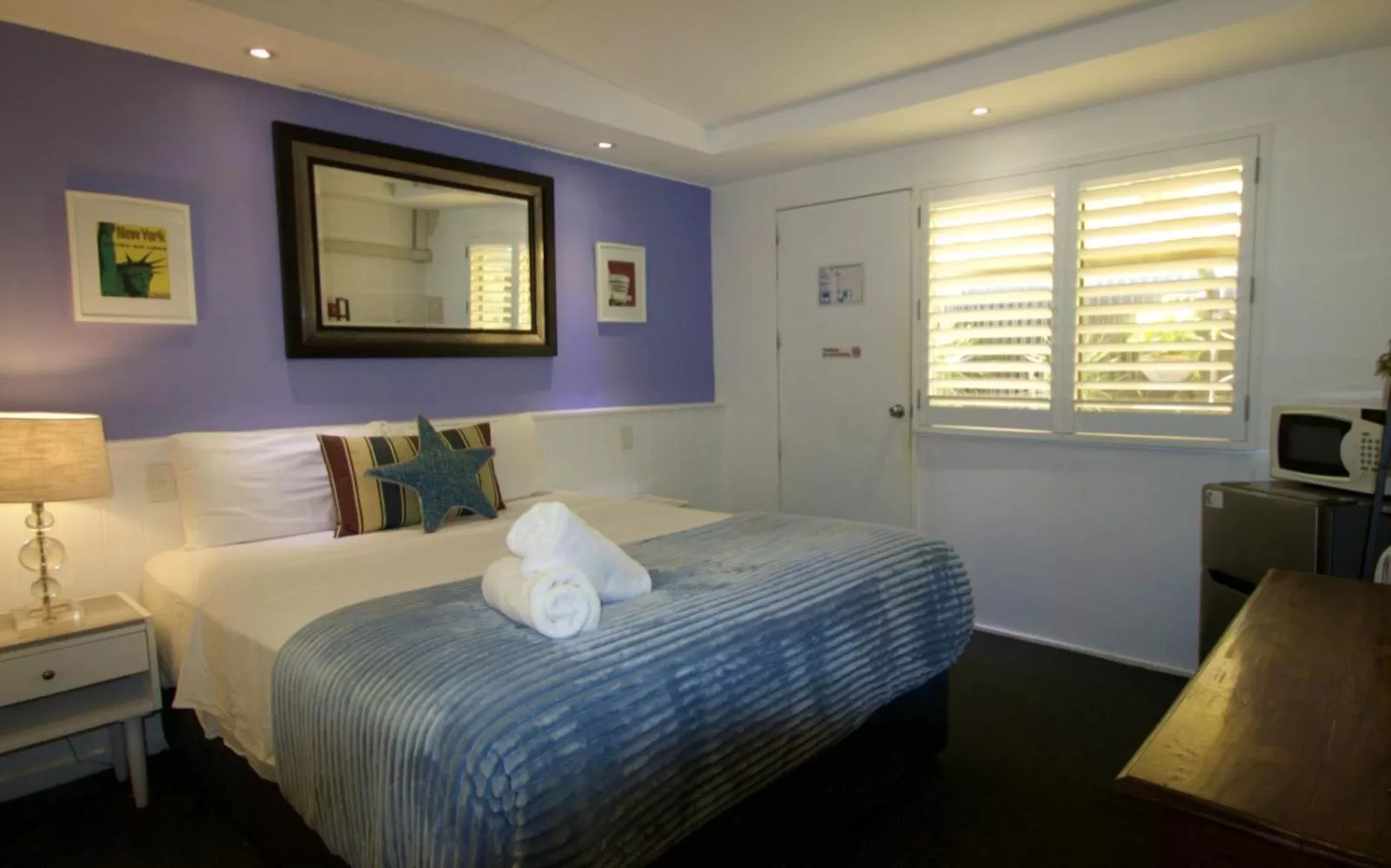 Bed in Hideaway Noosa Men Only Beach Resort
